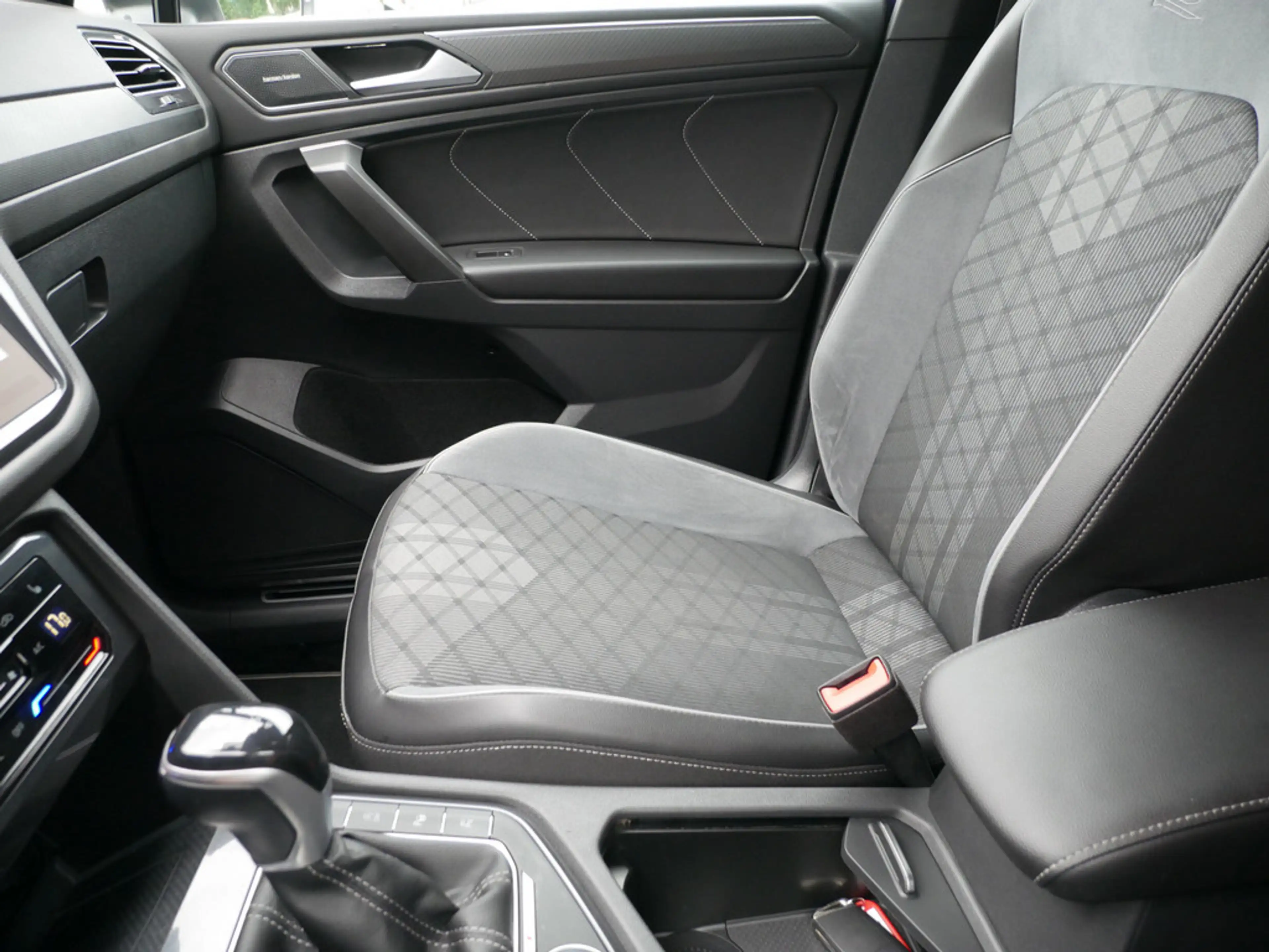 Volkswagen Tiguan Allspace 2.0 TSI R-Line 4Motion 360° — photo 14