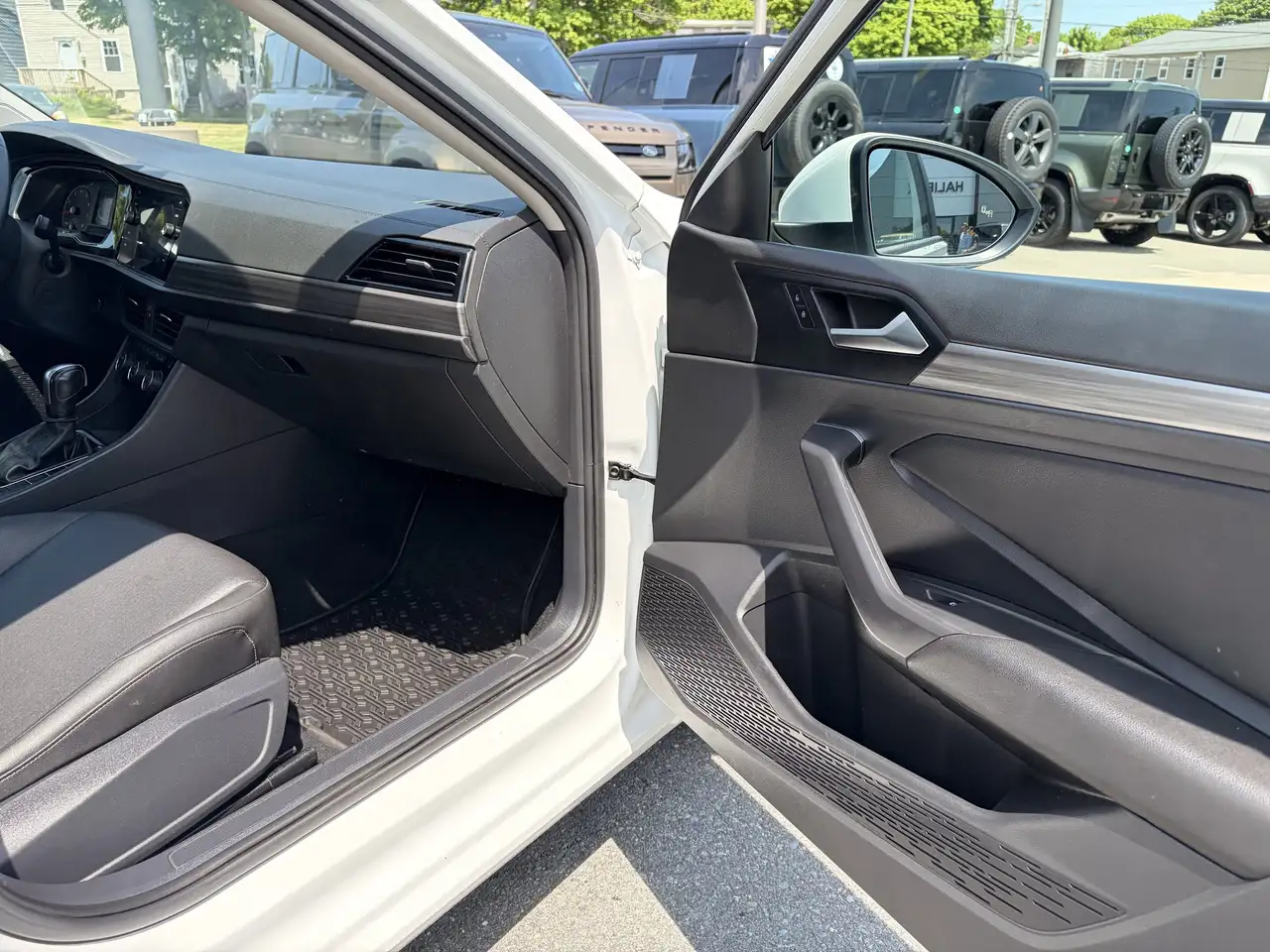 Volkswagen Jetta снимка Volkswagen Jetta