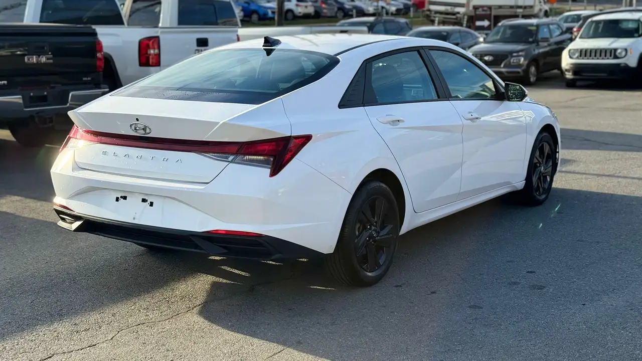 Hyundai ELANTRA снимка Hyundai ELANTRA