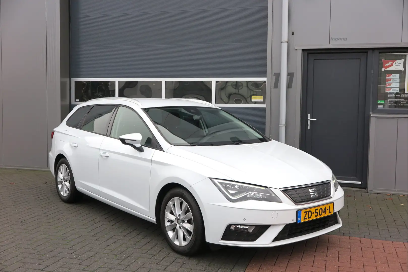 SEAT Leon ST 1.0 116pk DSG EcoTSI Style Business Intense Key Wit - 2
