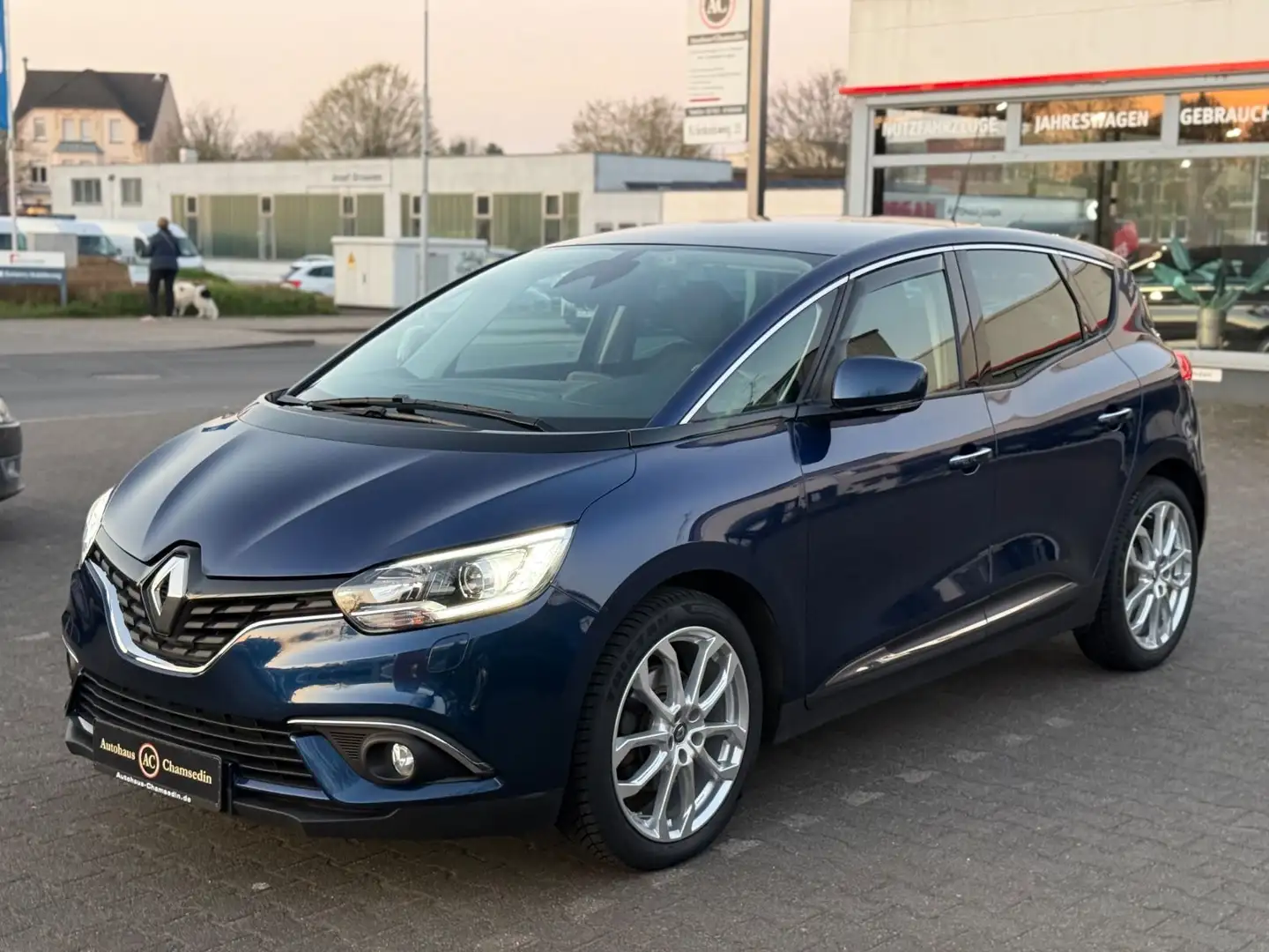 Renault Scenic IV Experience Blau - 2
