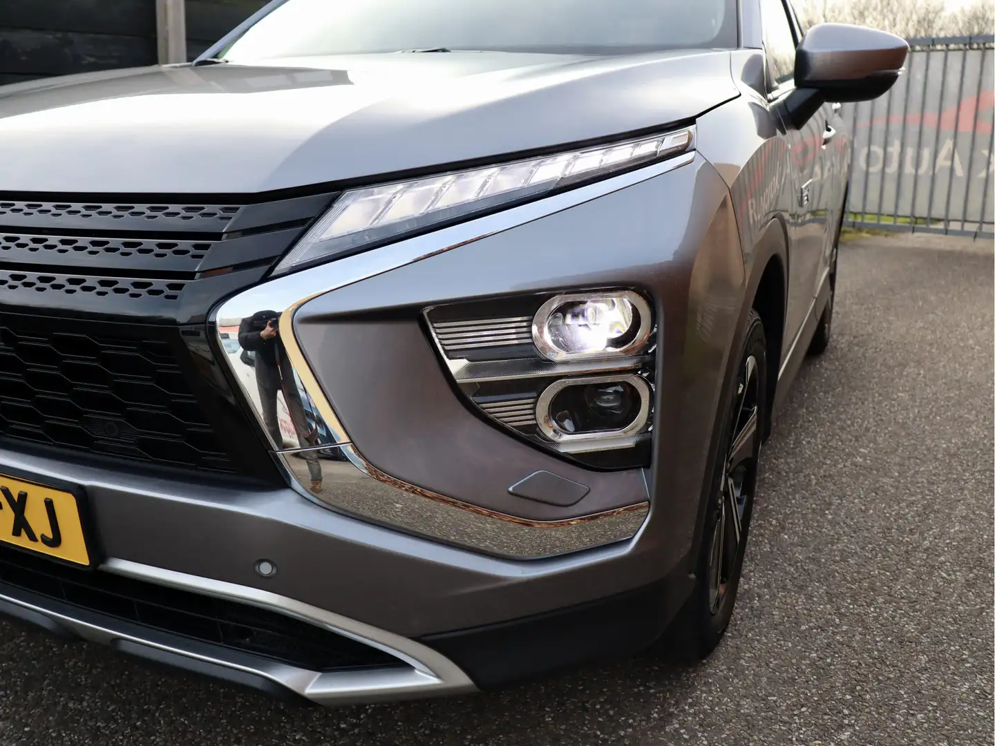 Mitsubishi Eclipse Cross 2.4 PHEV Intense+ dealer onderhouden Grau - 2