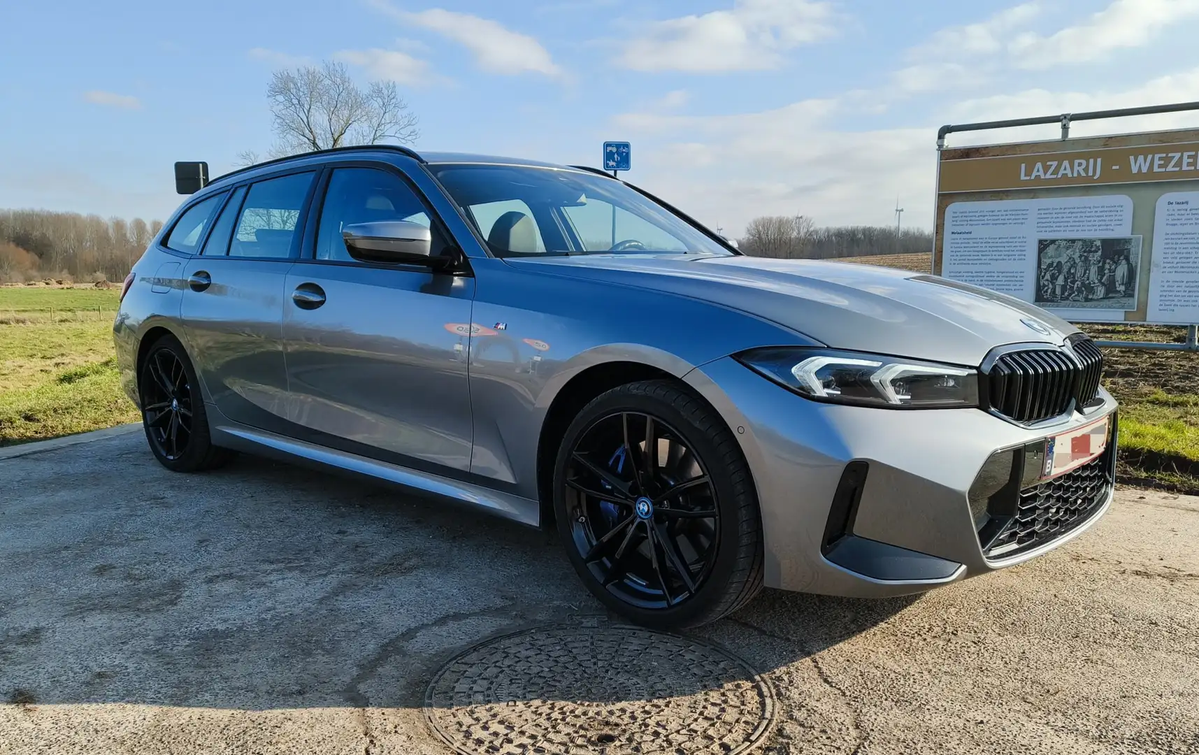 BMW 330 330e Touring M Sport - 2