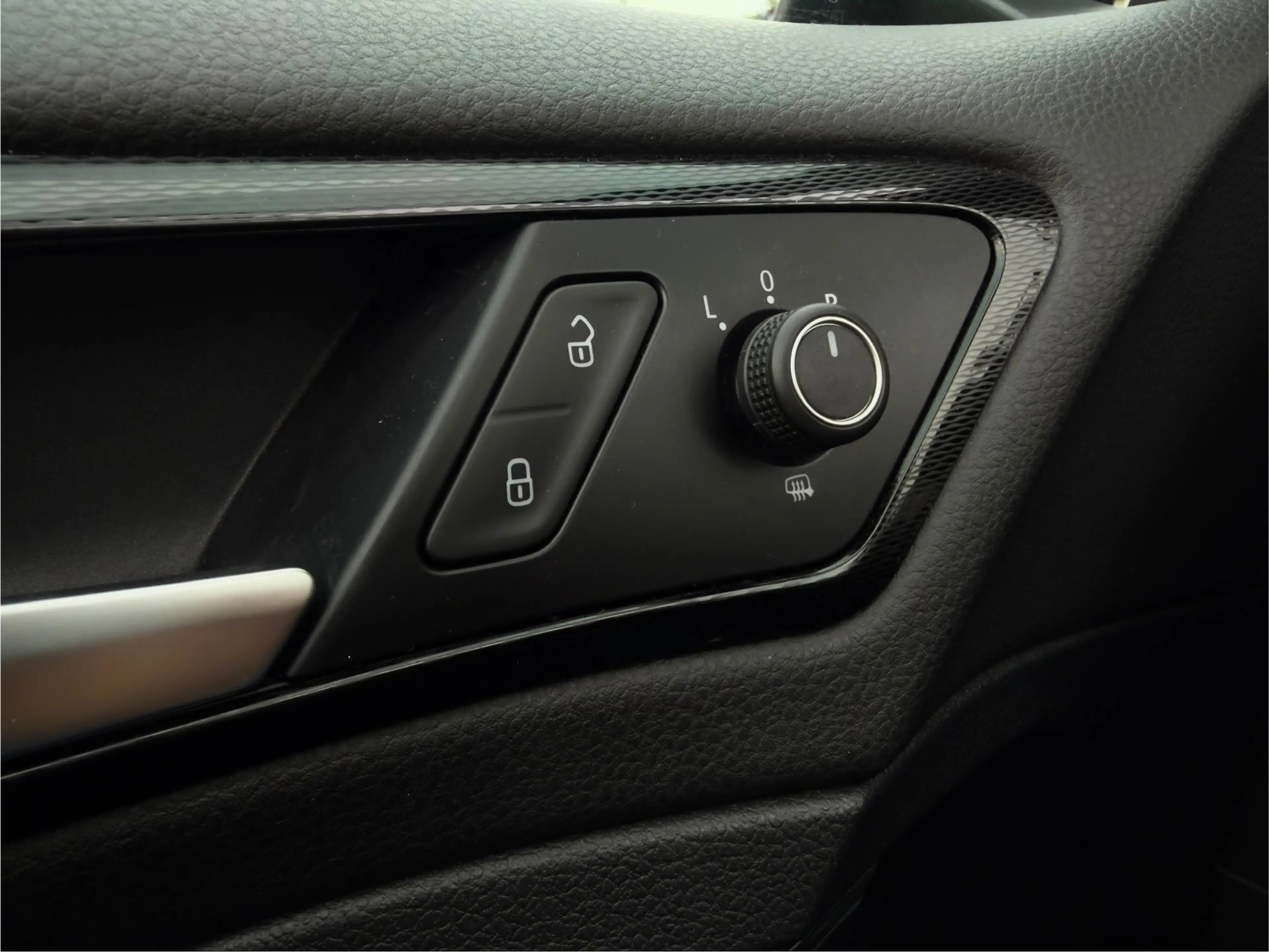 Volkswagen Golf GTI VII 2.0 GTI LIM AUTOMATIK XENON AHK NAVIGATION SITZHEIZUNG — photo 19