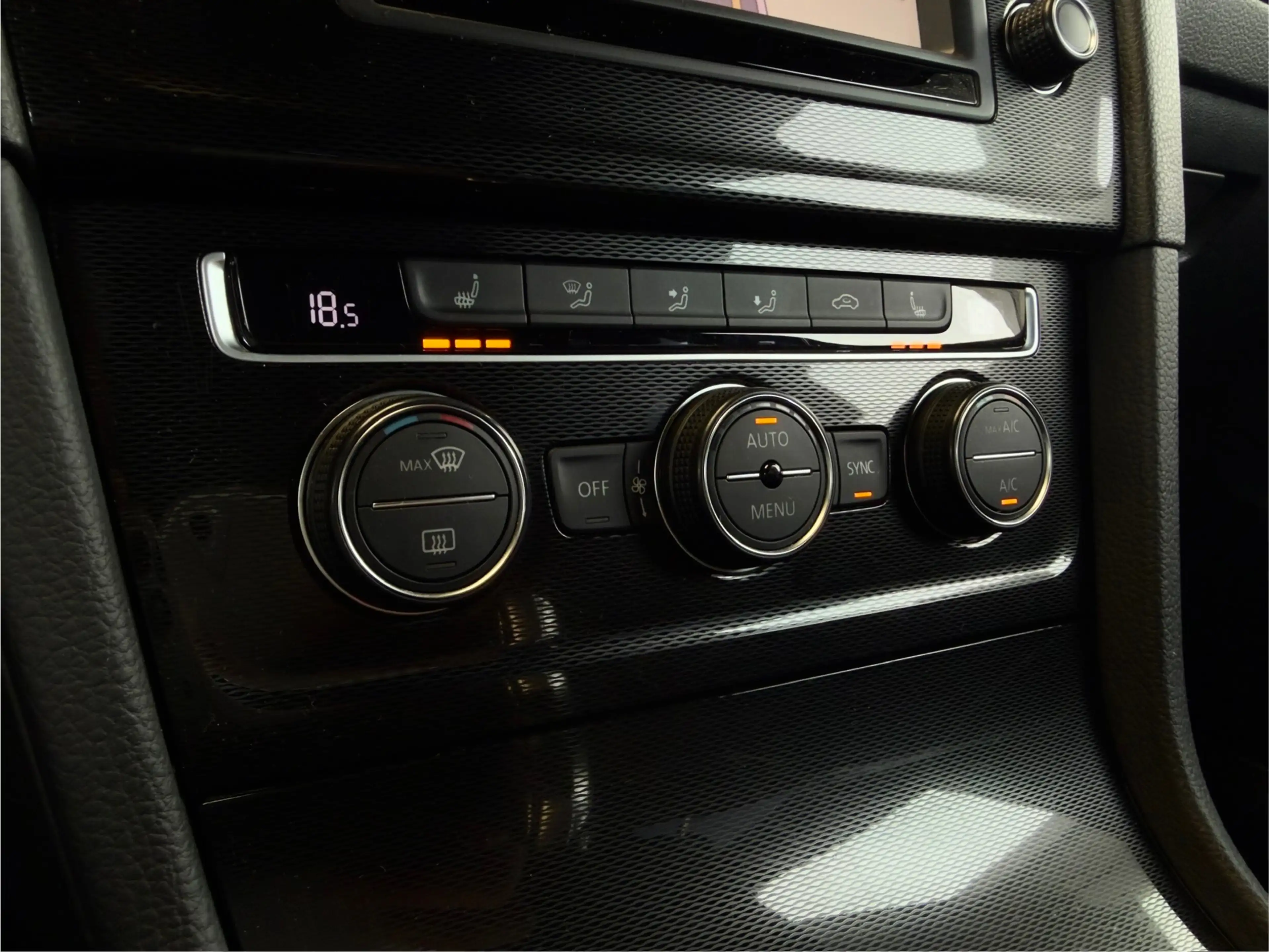 Volkswagen Golf GTI VII 2.0 GTI LIM AUTOMATIK XENON AHK NAVIGATION SITZHEIZUNG — photo 13