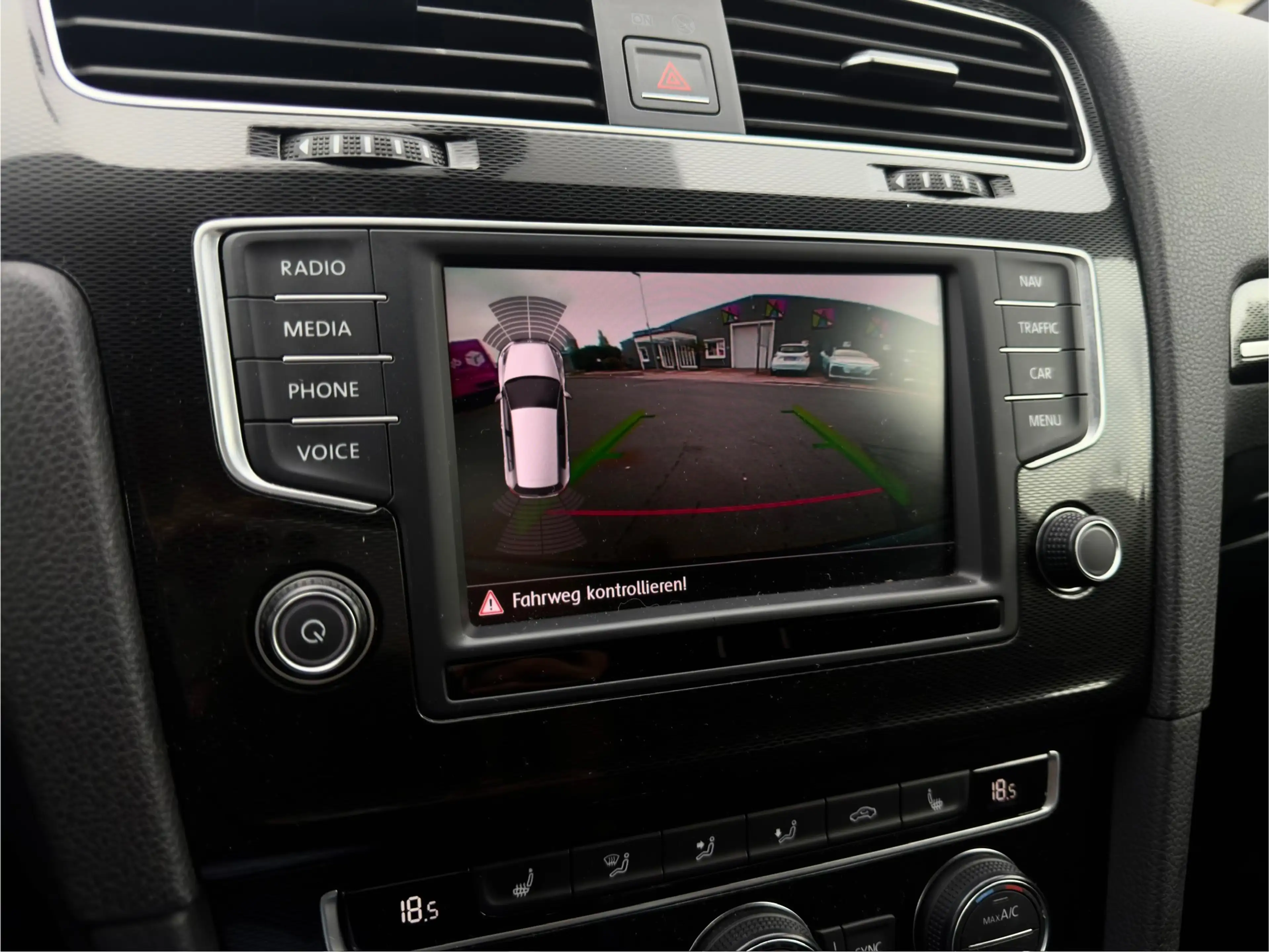 Volkswagen Golf GTI VII 2.0 GTI LIM AUTOMATIK XENON AHK NAVIGATION SITZHEIZUNG — photo 15