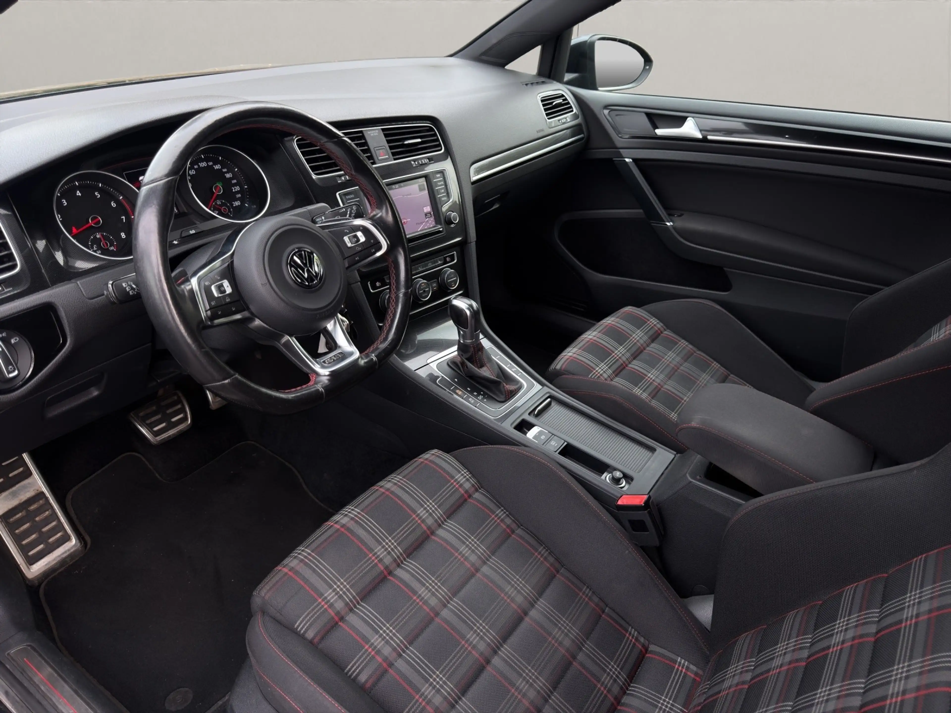 Volkswagen Golf GTI VII 2.0 GTI LIM AUTOMATIK XENON AHK NAVIGATION SITZHEIZUNG — photo 9