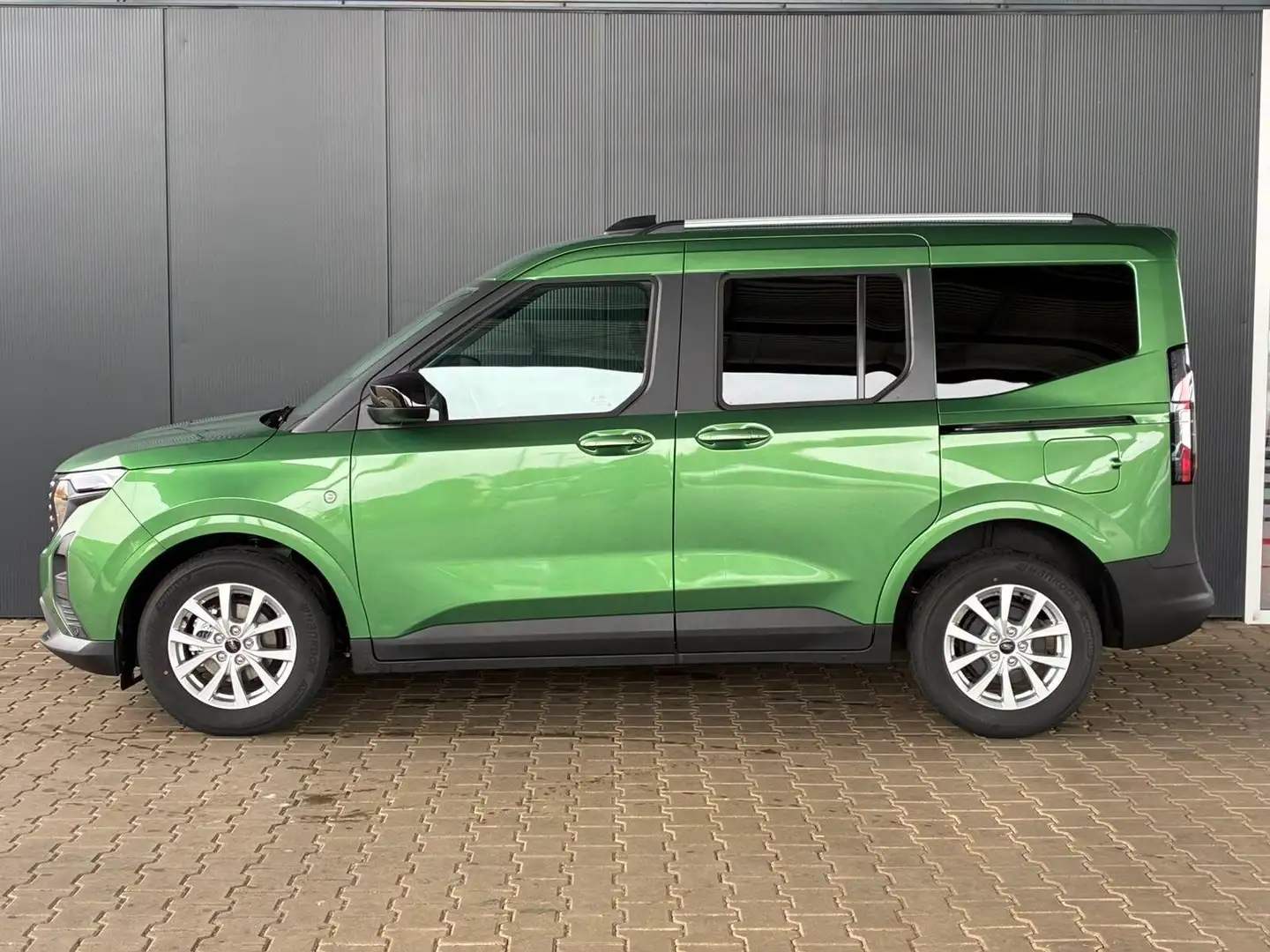 Ford Tourneo Courier Titanium 1.0 Ecoboost / PDC V.&H. m. Kamera Pri... Grün - 2