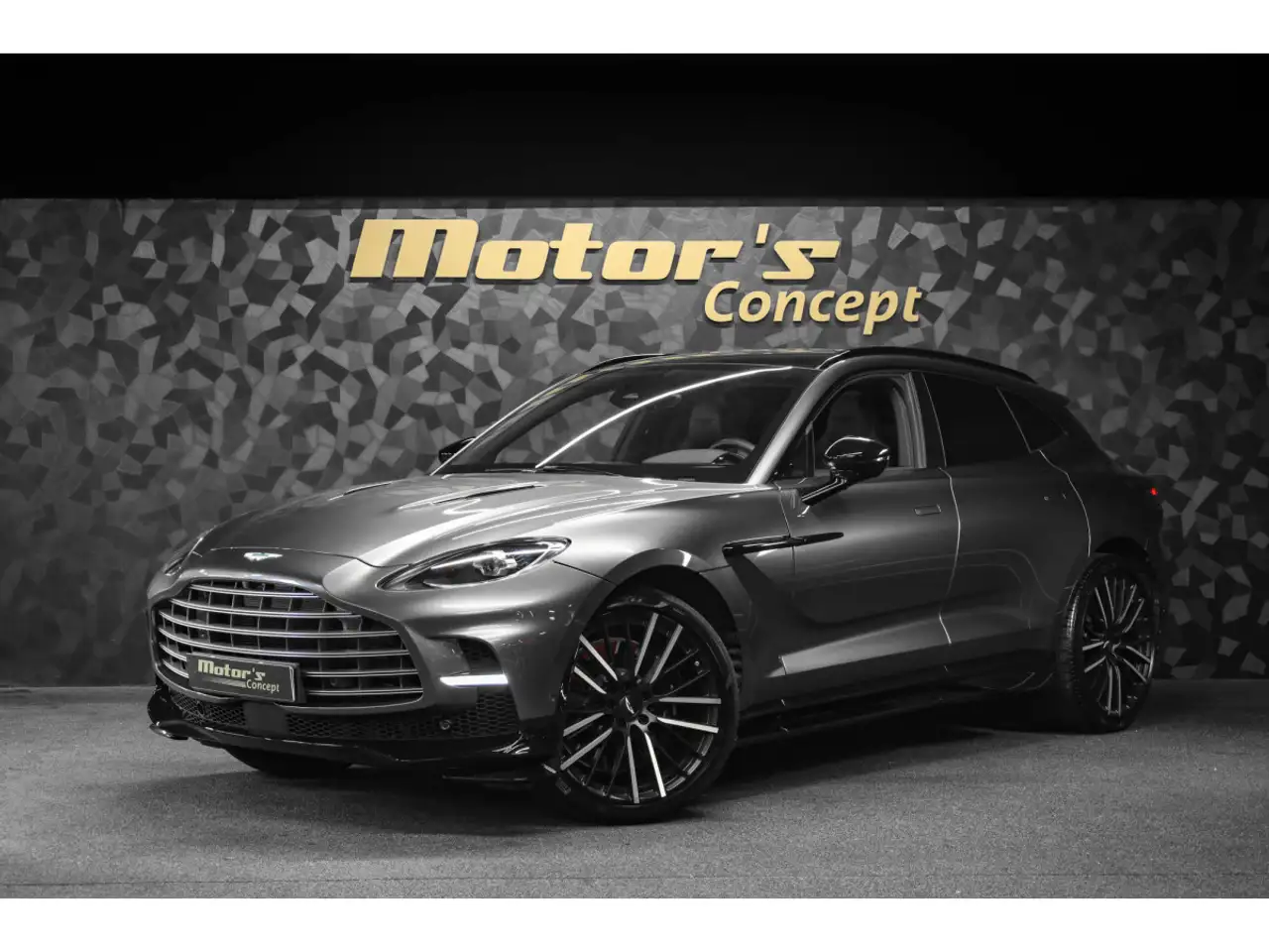 Aston Martin DBX