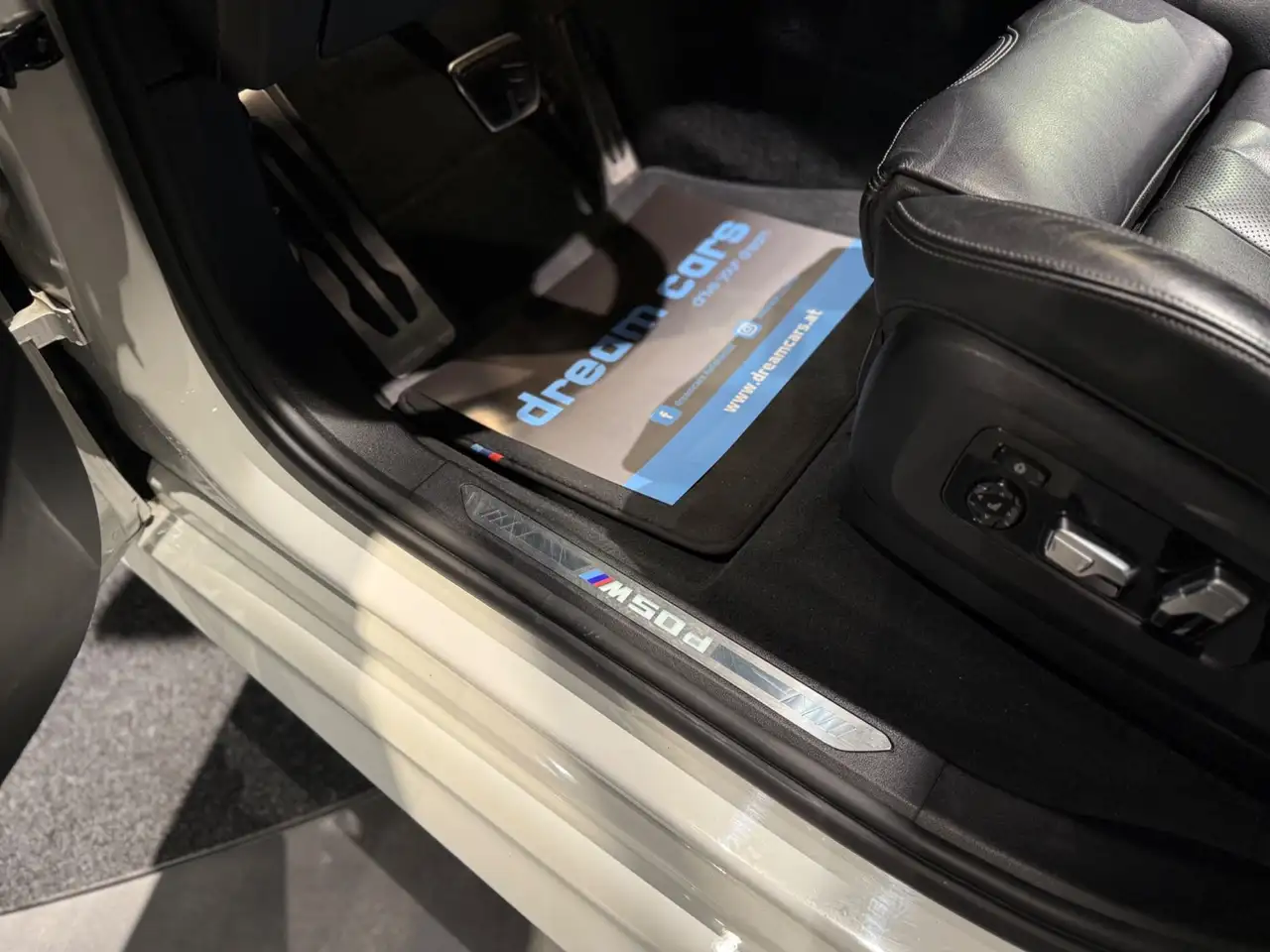 BMW X5 M M50d Aut. / M SITZE / HUD / PANO / 22“ INDIVIDUAL Bild 23