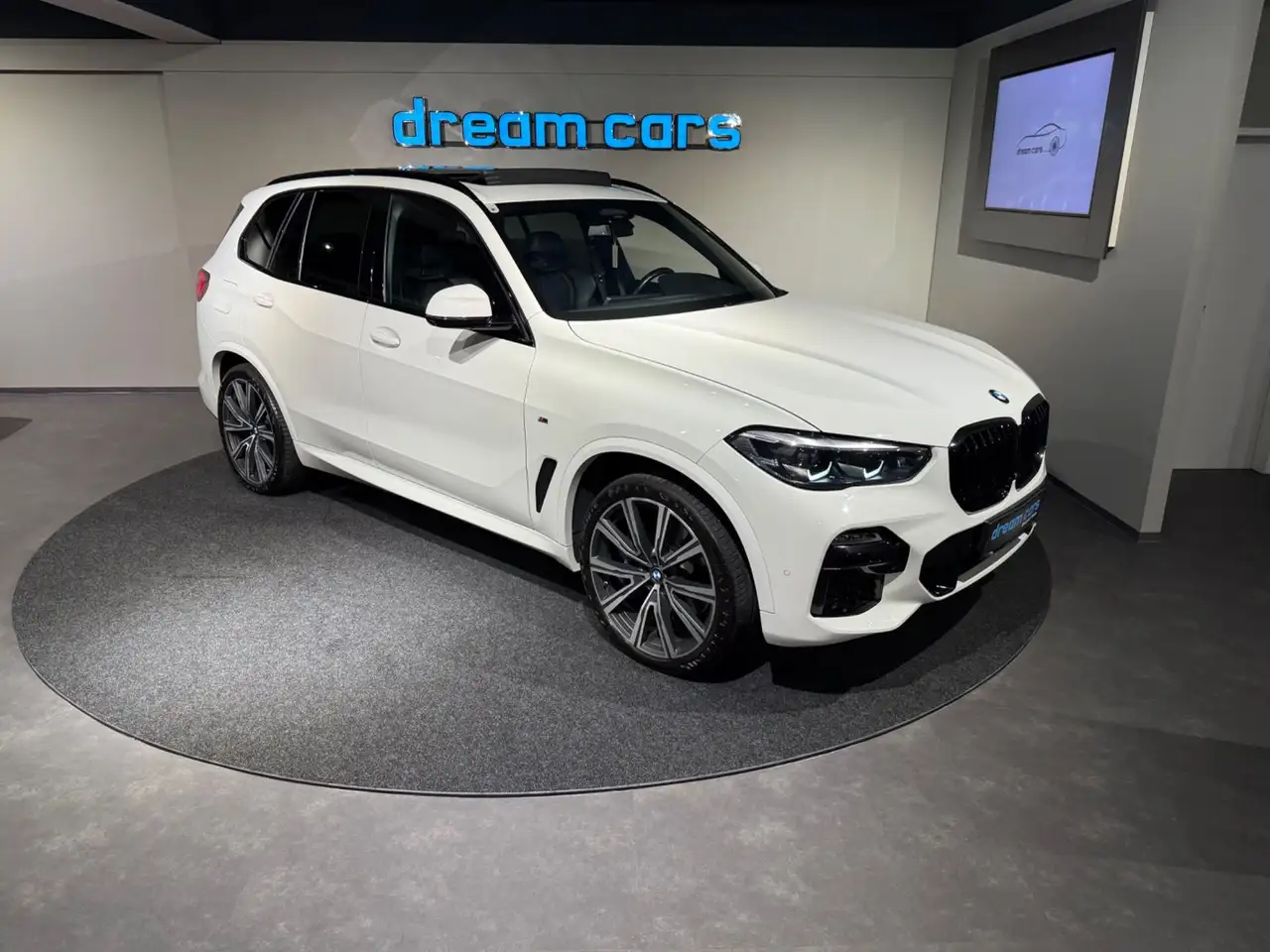 BMW X5 M M50d Aut. / M SITZE / HUD / PANO / 22“ INDIVIDUAL Bild 6
