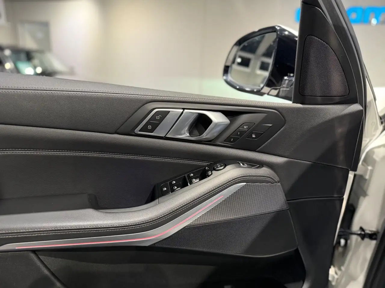 BMW X5 M M50d Aut. / M SITZE / HUD / PANO / 22“ INDIVIDUAL Bild 21