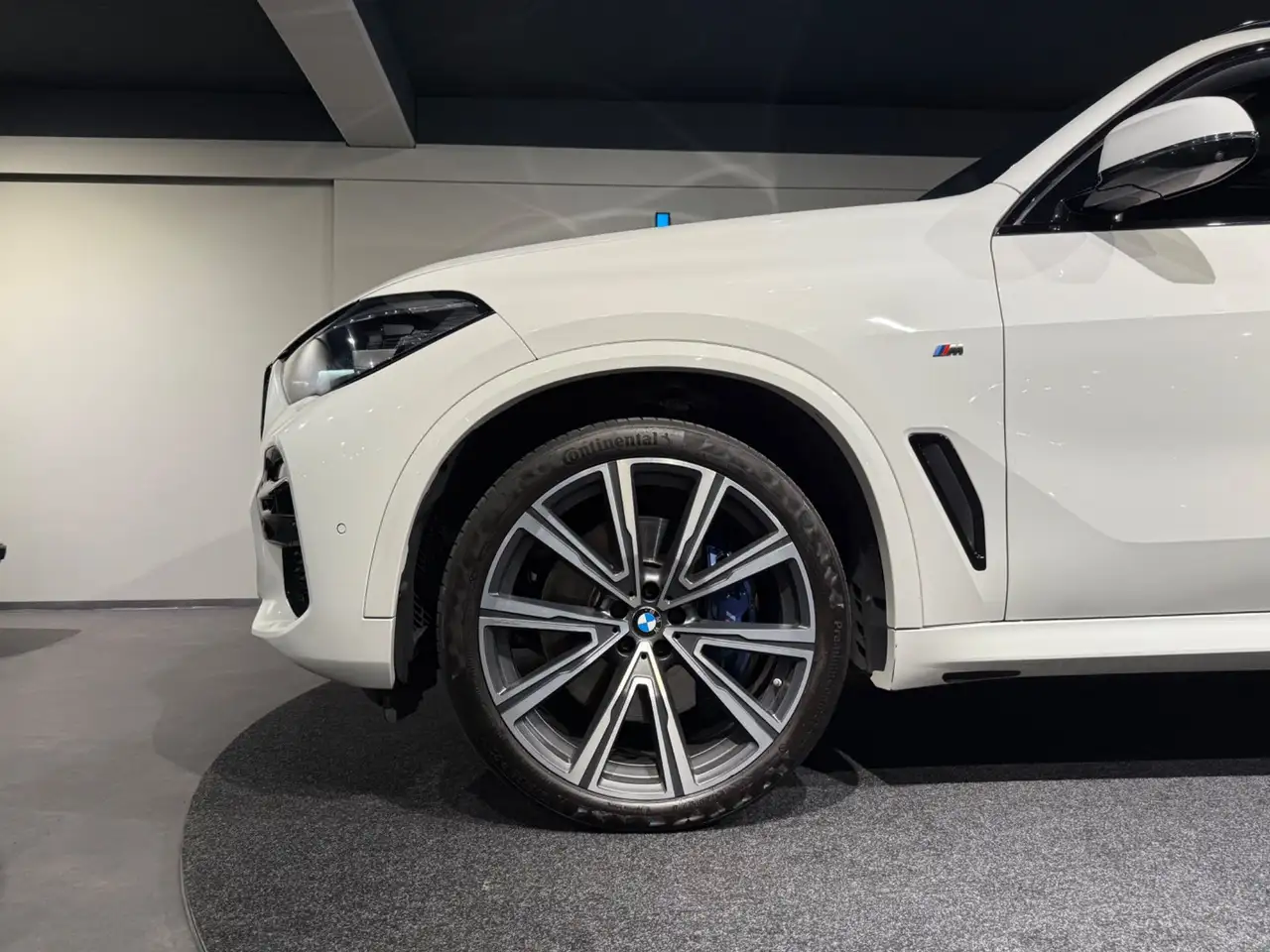 BMW X5 M M50d Aut. / M SITZE / HUD / PANO / 22“ INDIVIDUAL Bild 10