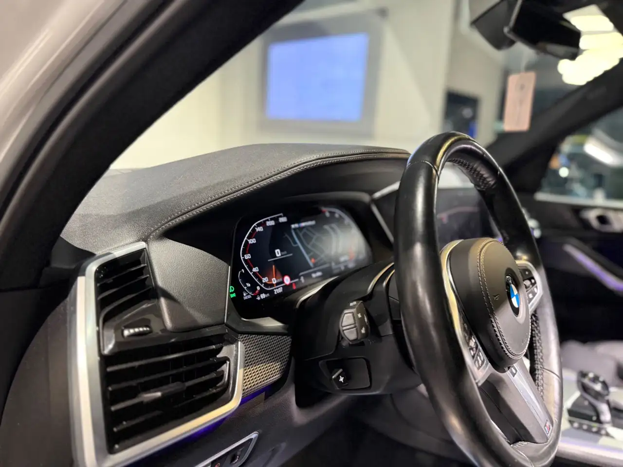 BMW X5 M M50d Aut. / M SITZE / HUD / PANO / 22“ INDIVIDUAL Bild 20
