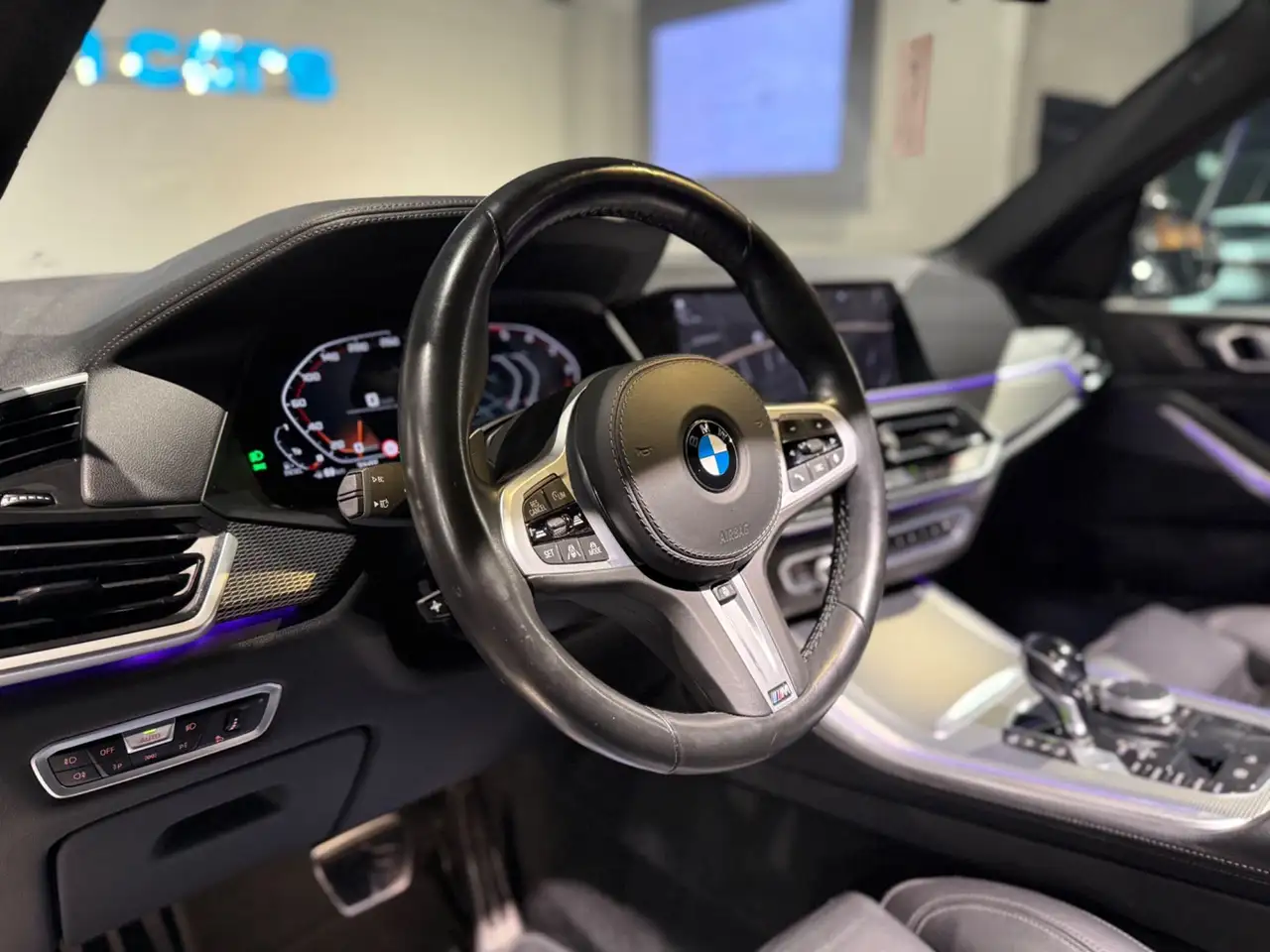 BMW X5 M M50d Aut. / M SITZE / HUD / PANO / 22“ INDIVIDUAL Bild 19