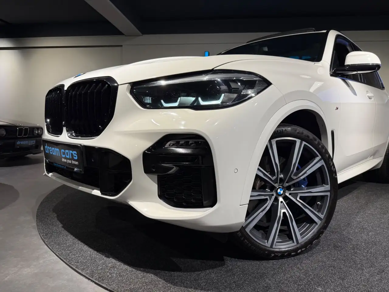 BMW X5 M M50d Aut. / M SITZE / HUD / PANO / 22“ INDIVIDUAL Bild 2
