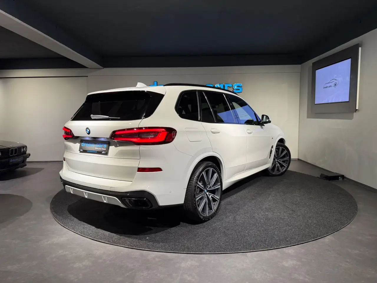 BMW X5 M M50d Aut. / M SITZE / HUD / PANO / 22“ INDIVIDUAL Bild 3