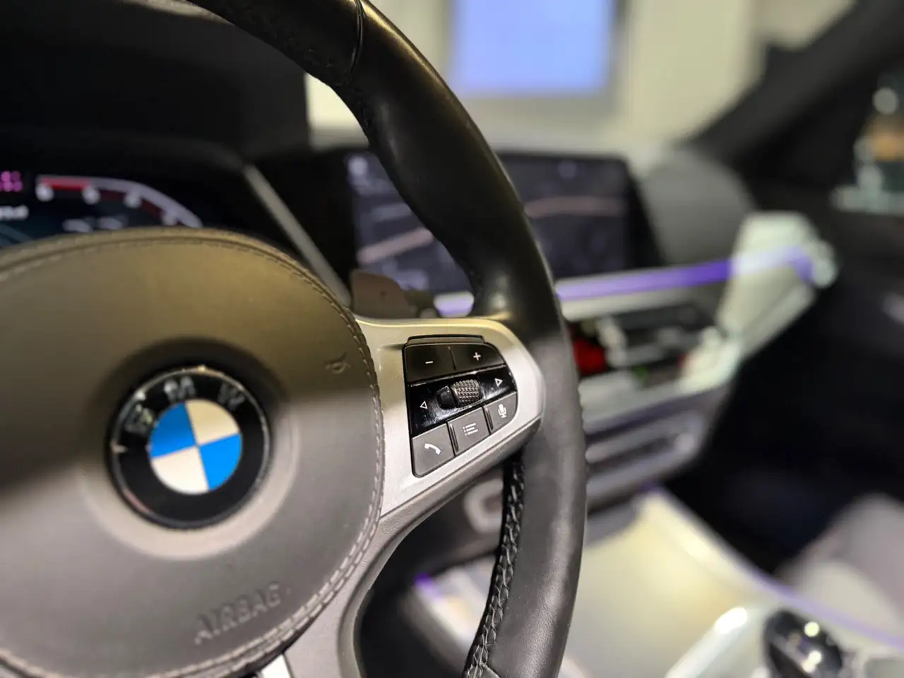 BMW X5 M M50d Aut. / M SITZE / HUD / PANO / 22“ INDIVIDUAL Bild 25