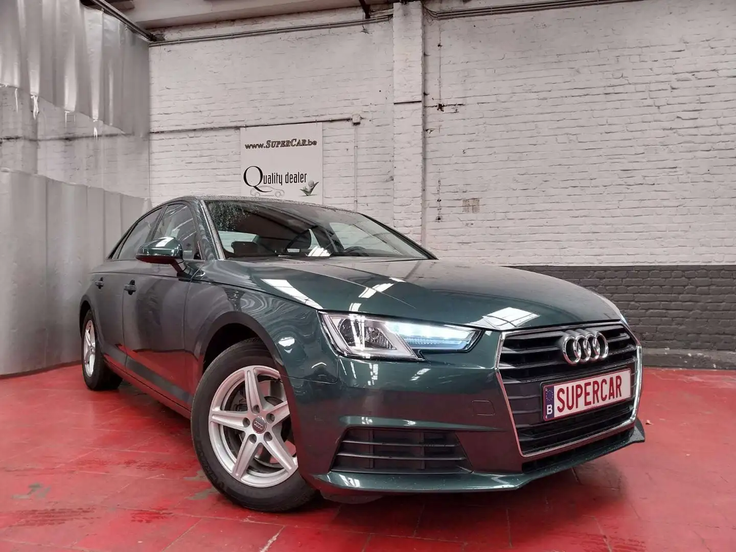 Audi A4 2.0 TFSI ultra Design * BLTH * GPS * 252 x 60 M * Vert - 1