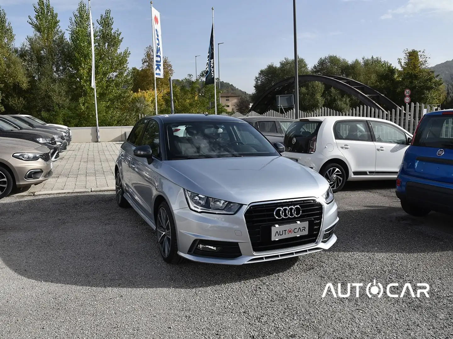 Audi A1 A1 Sportback 1.0 tfsi S.Line 82cv Stříbrná - 1