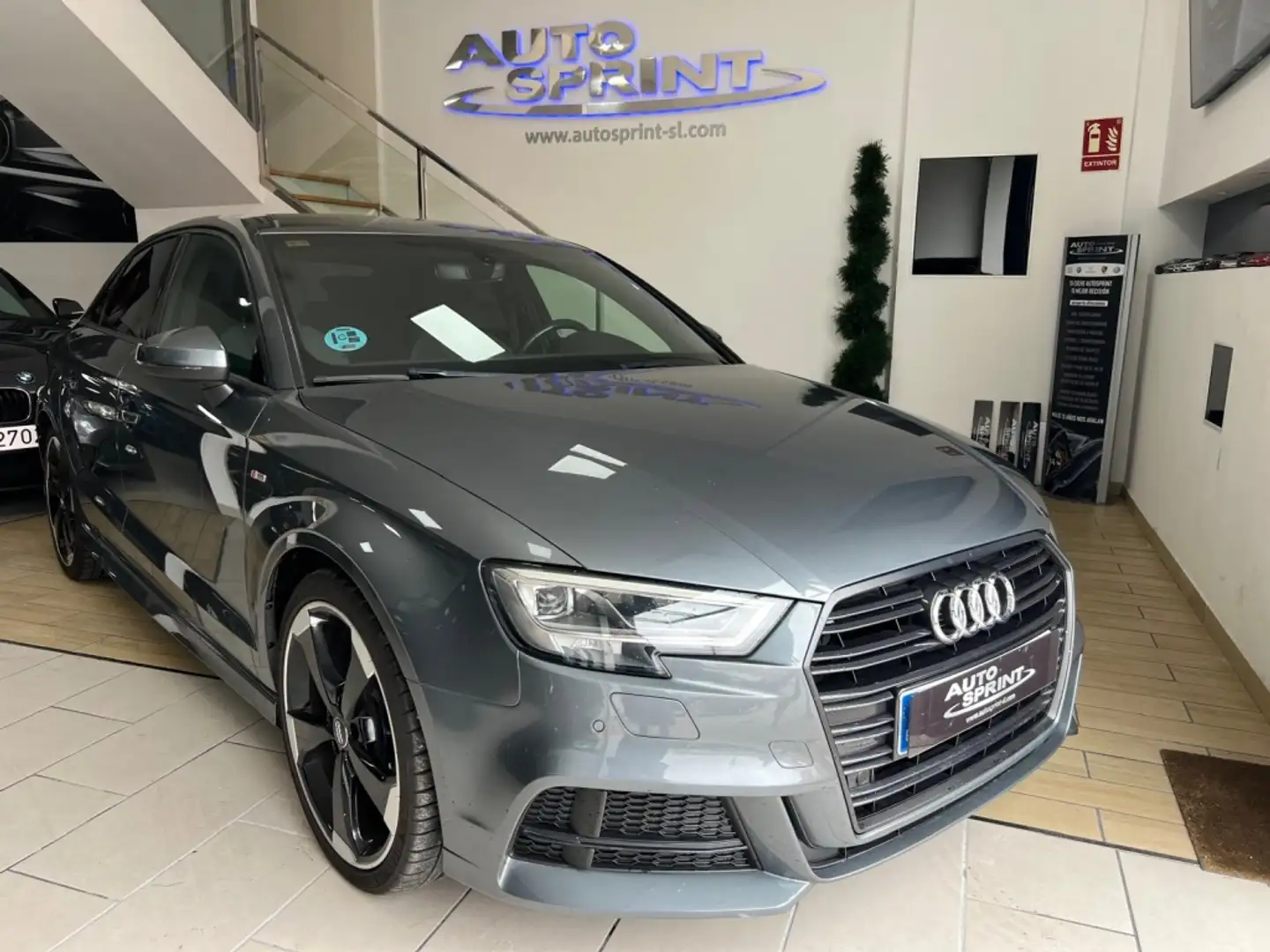 Audi A3 Sedán 2.0TDI S Line Edition 110kW Gris - 1