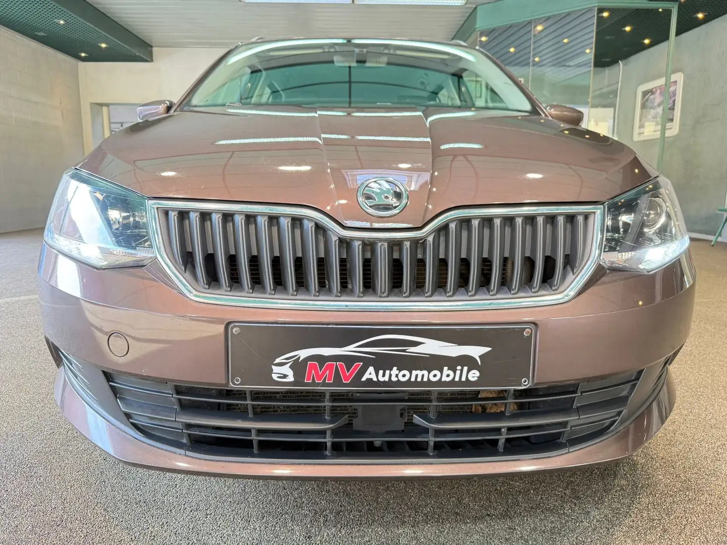 Skoda Fabia SW 1.2 TSI * Écran * Front assist * AC * 1er pr Marrón - 2