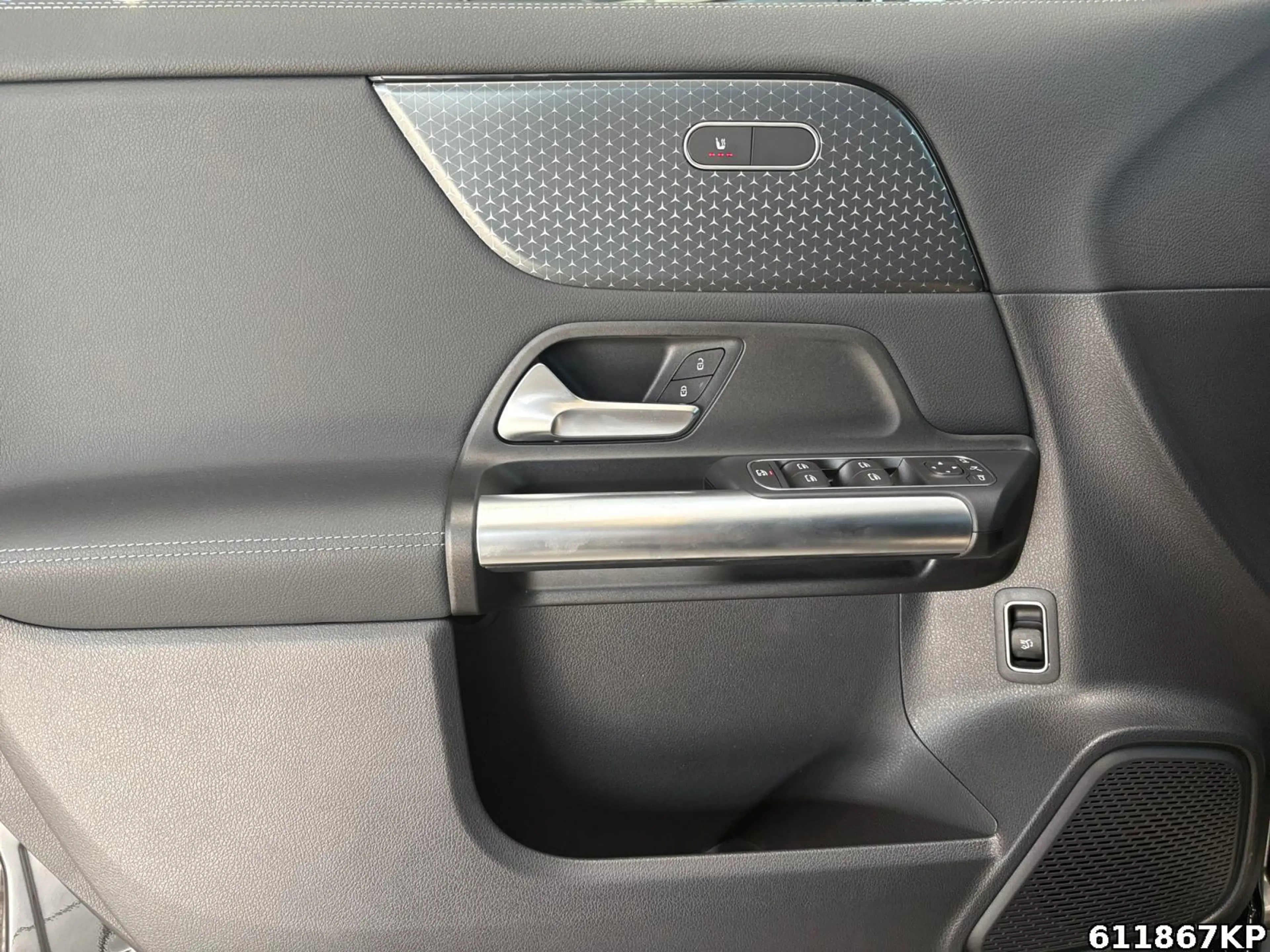 Mercedes-Benz GLA 200 Progressive AHK Advanced DAB Kamera — photo 14