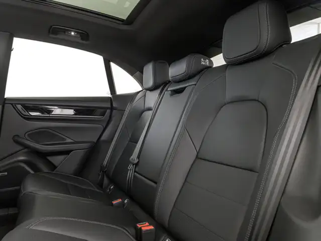 Porsche Macan view 15
