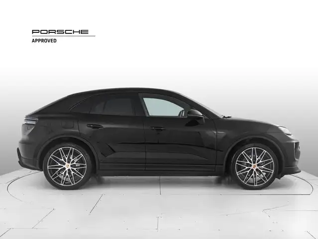 Porsche Macan view 6