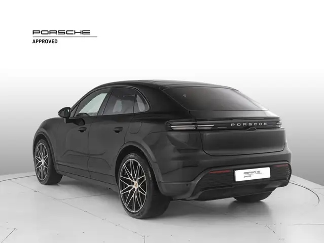 Porsche Macan view 3