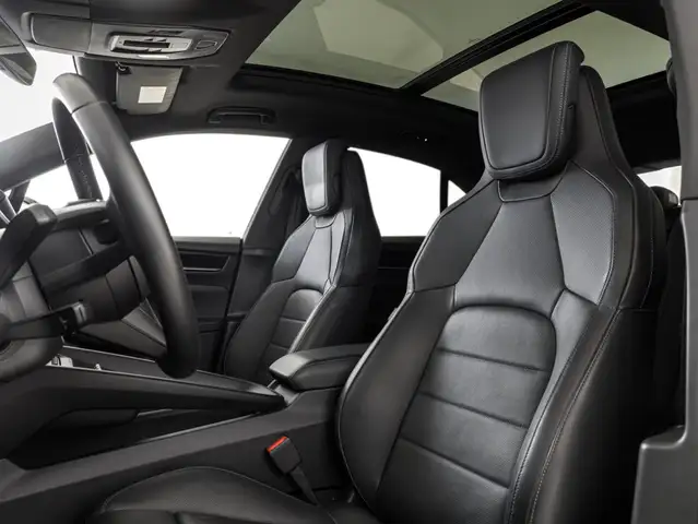 Porsche Macan view 12