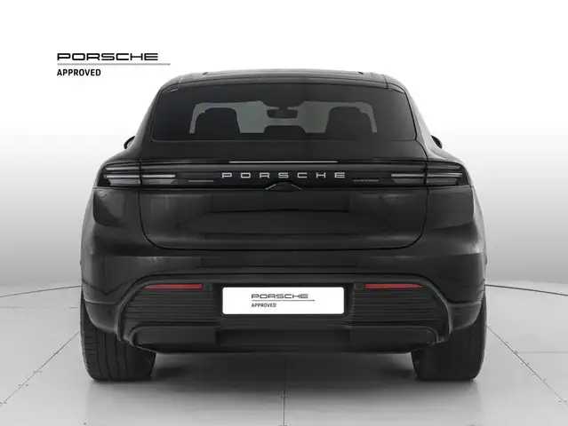 Porsche Macan view 4