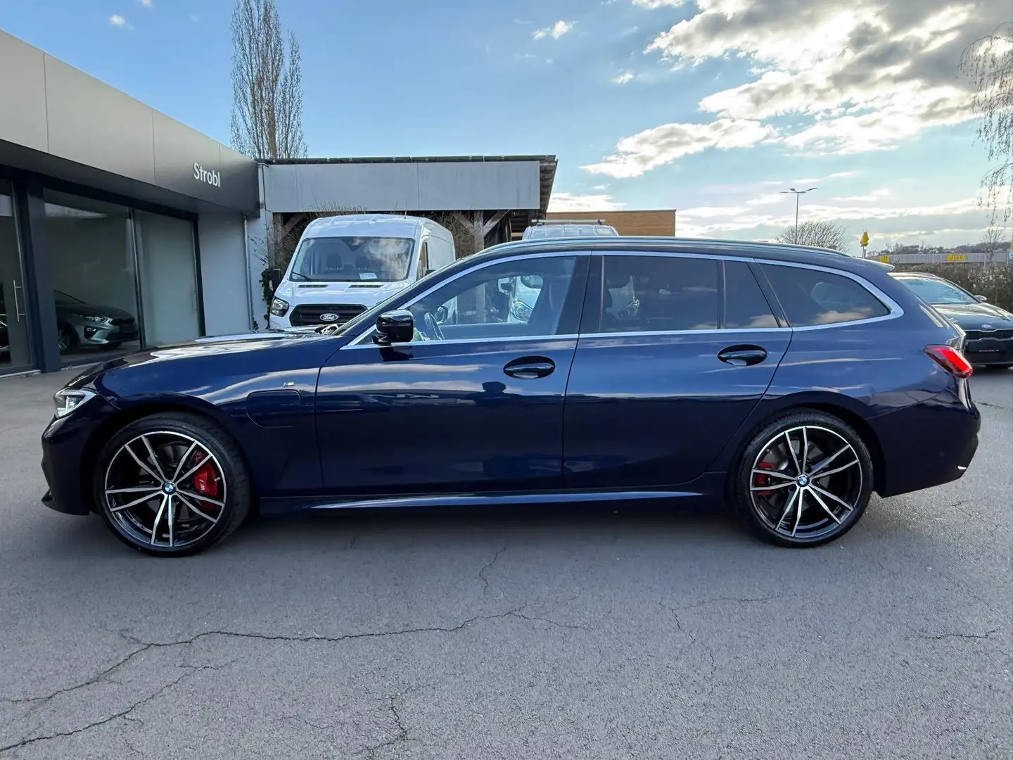 BMW 330 330 e xDrive M Sport Blau - 2