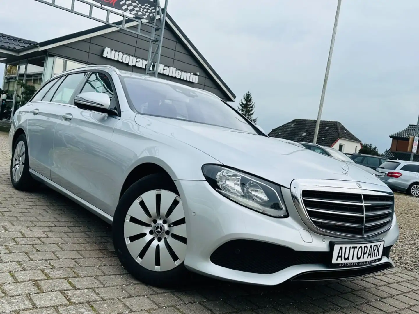 Mercedes-Benz E 220 T-Modell E 220 d*1.HAND*NAVI*KAMERA* Argent - 1
