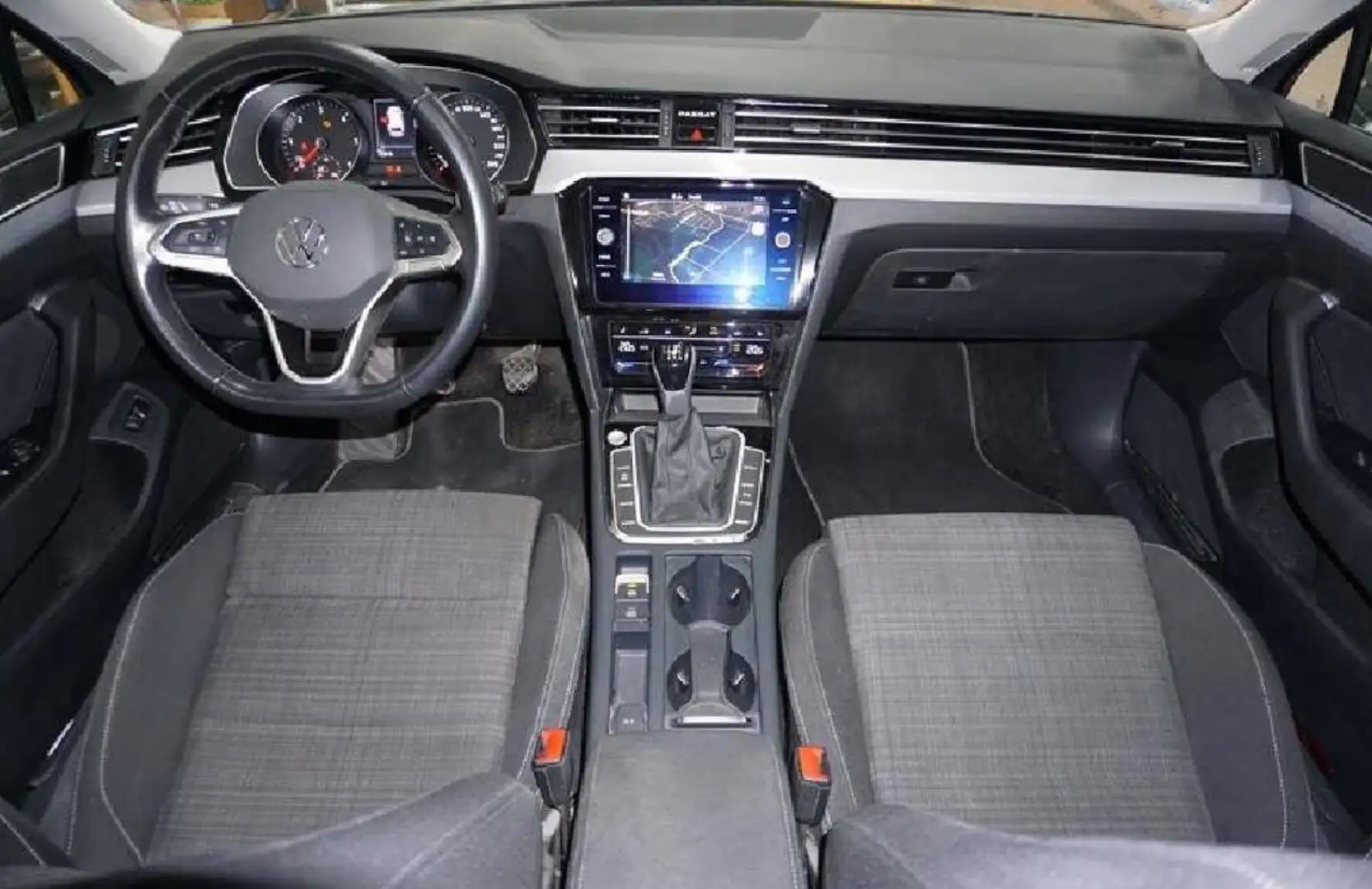 Volkswagen Passat Variant Business | ACC | Kamera | AHK | LED | Navi I SHZ Grijs - 2