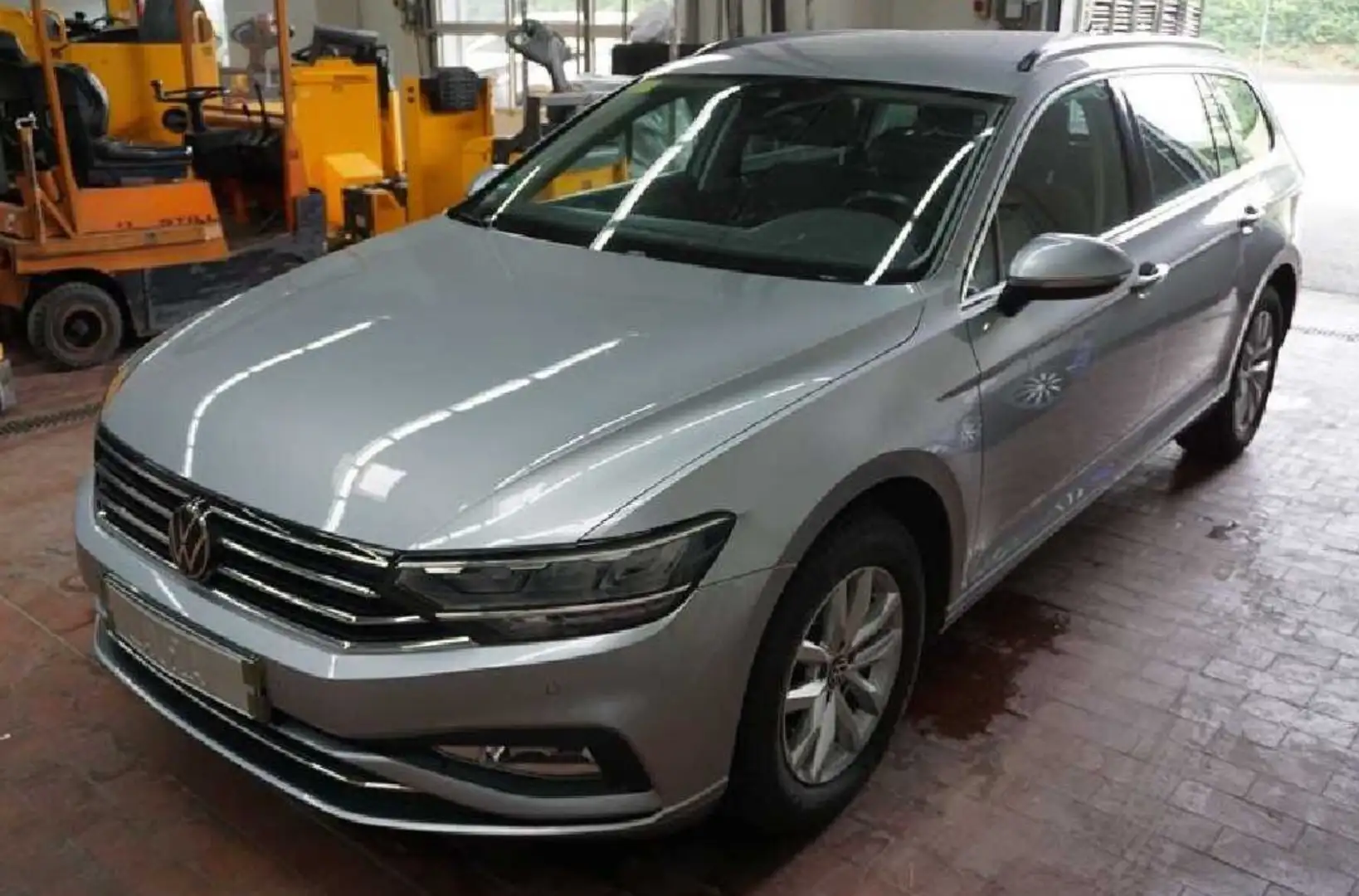 Volkswagen Passat Variant Business | ACC | Kamera | AHK | LED | Navi I SHZ Grijs - 1