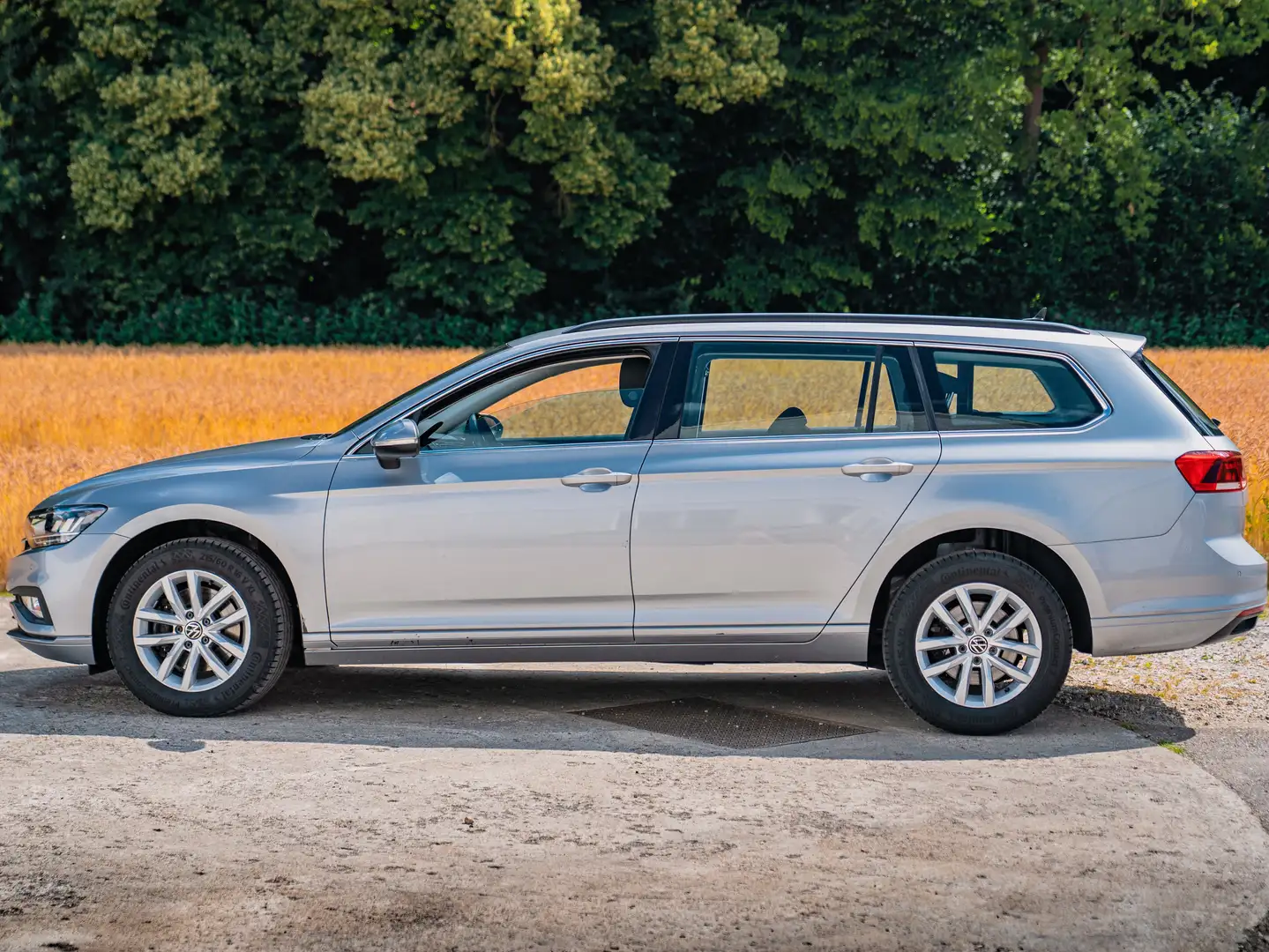 Volkswagen Passat Variant Business | ACC | Kamera | AHK | LED | Navi I SHZ Grijs - 2