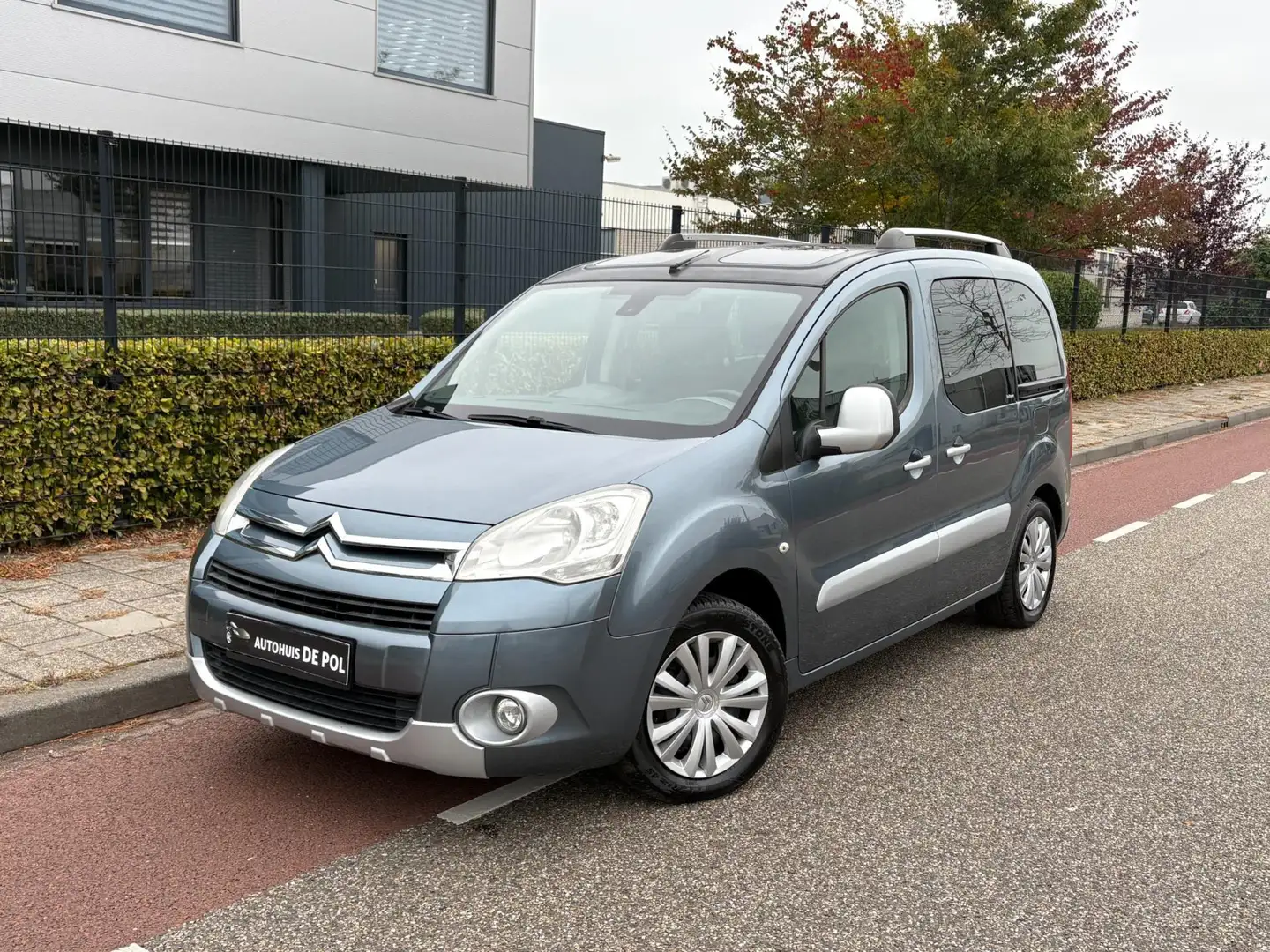 Citroen Berlingo 1.6 VTi 120 Multispace Panorama-dak Cruise-control Blauw - 1