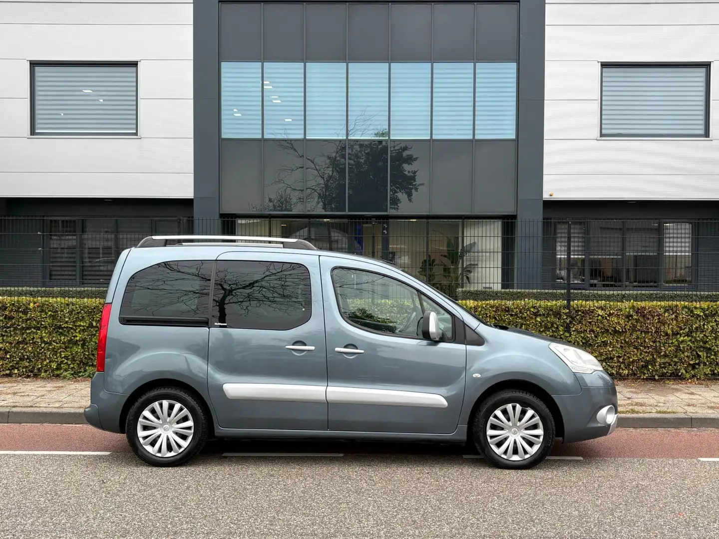 Citroen Berlingo 1.6 VTi 120 Multispace Panorama-dak Cruise-control Blauw - 2
