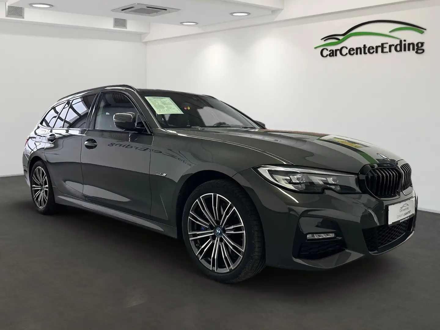 BMW 330 eTouring xDrive*M Sport*LED*Navi*Leder*HiFi* Grau - 2