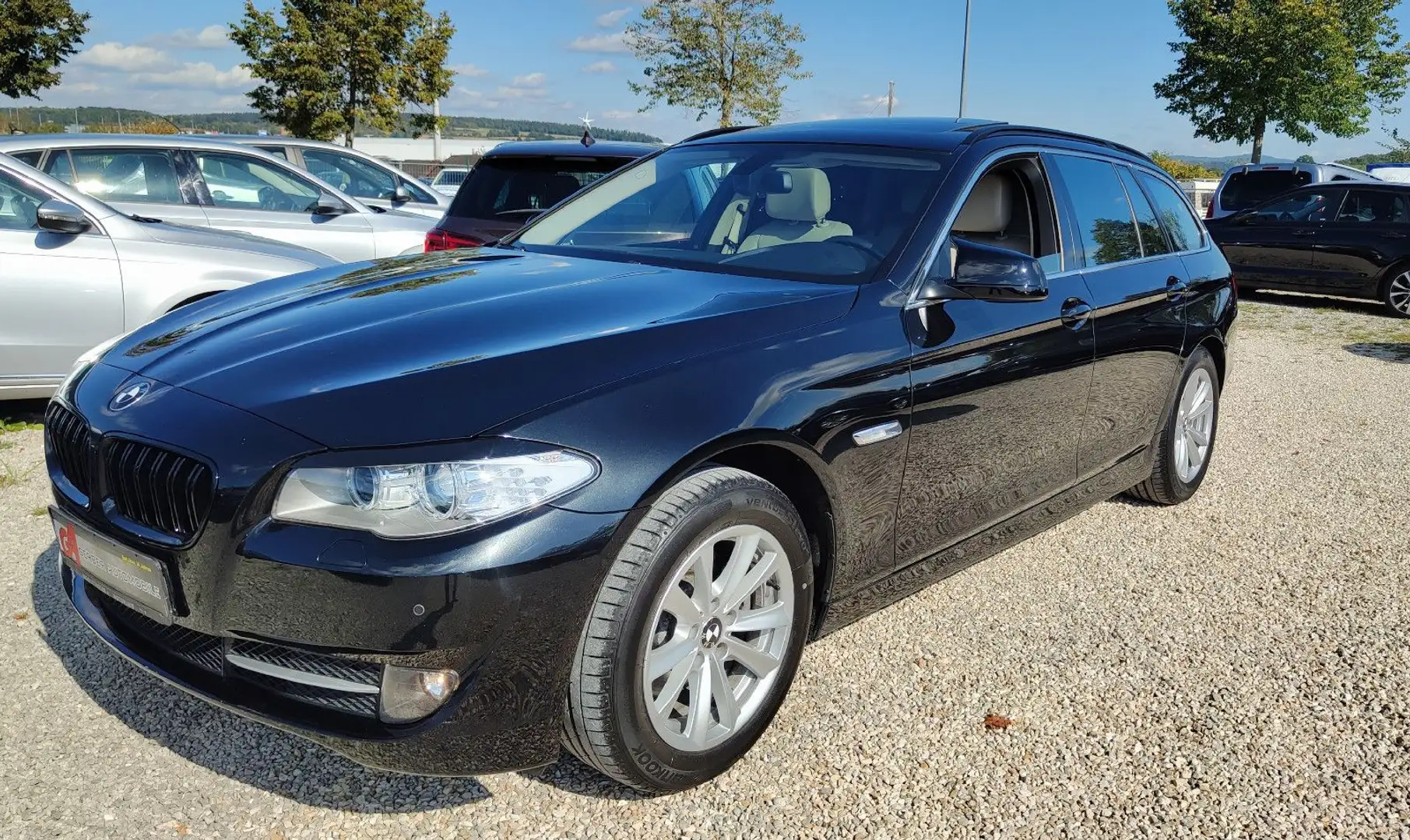 BMW 520 i Touring Xenon*Navi*Leder*Panorama* TÜV NEU* Schwarz - 2