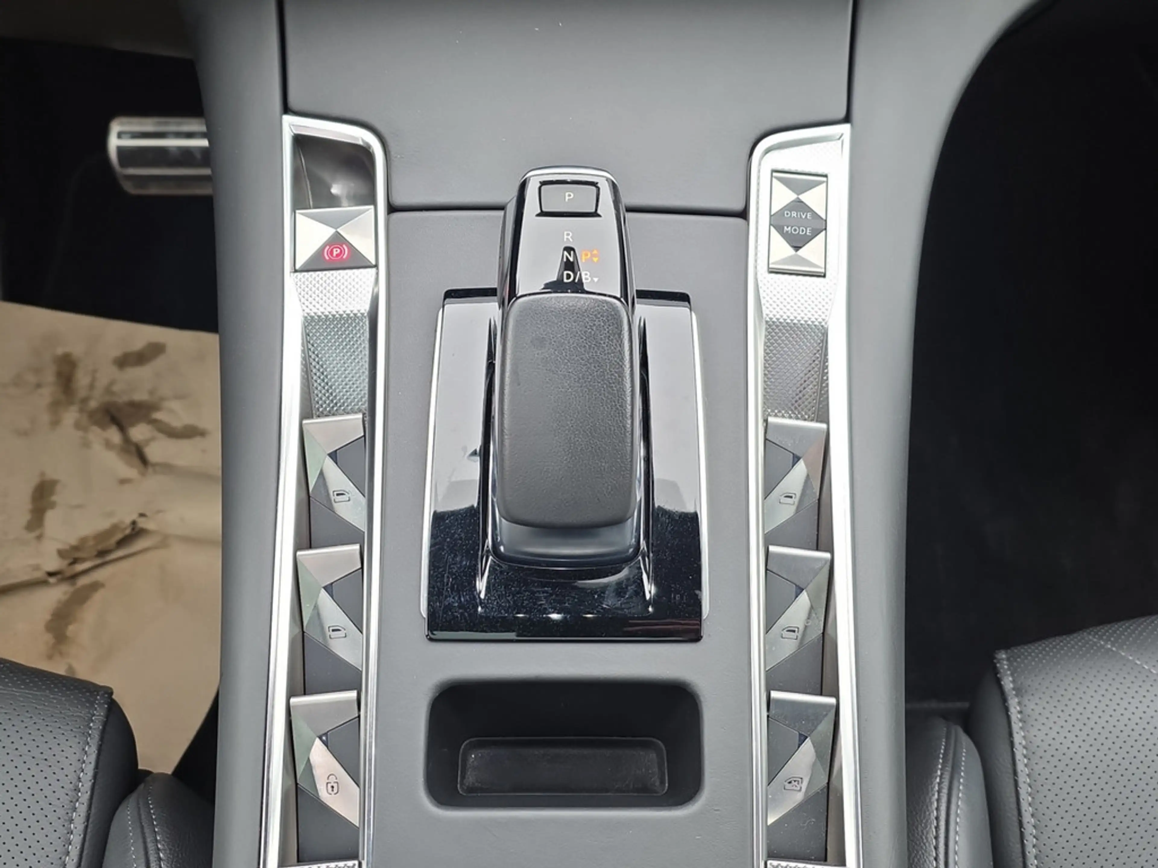 DS Automobiles DS 7 1.6 E-Tense 225 Grand Chic LEDER/PANO — photo 13