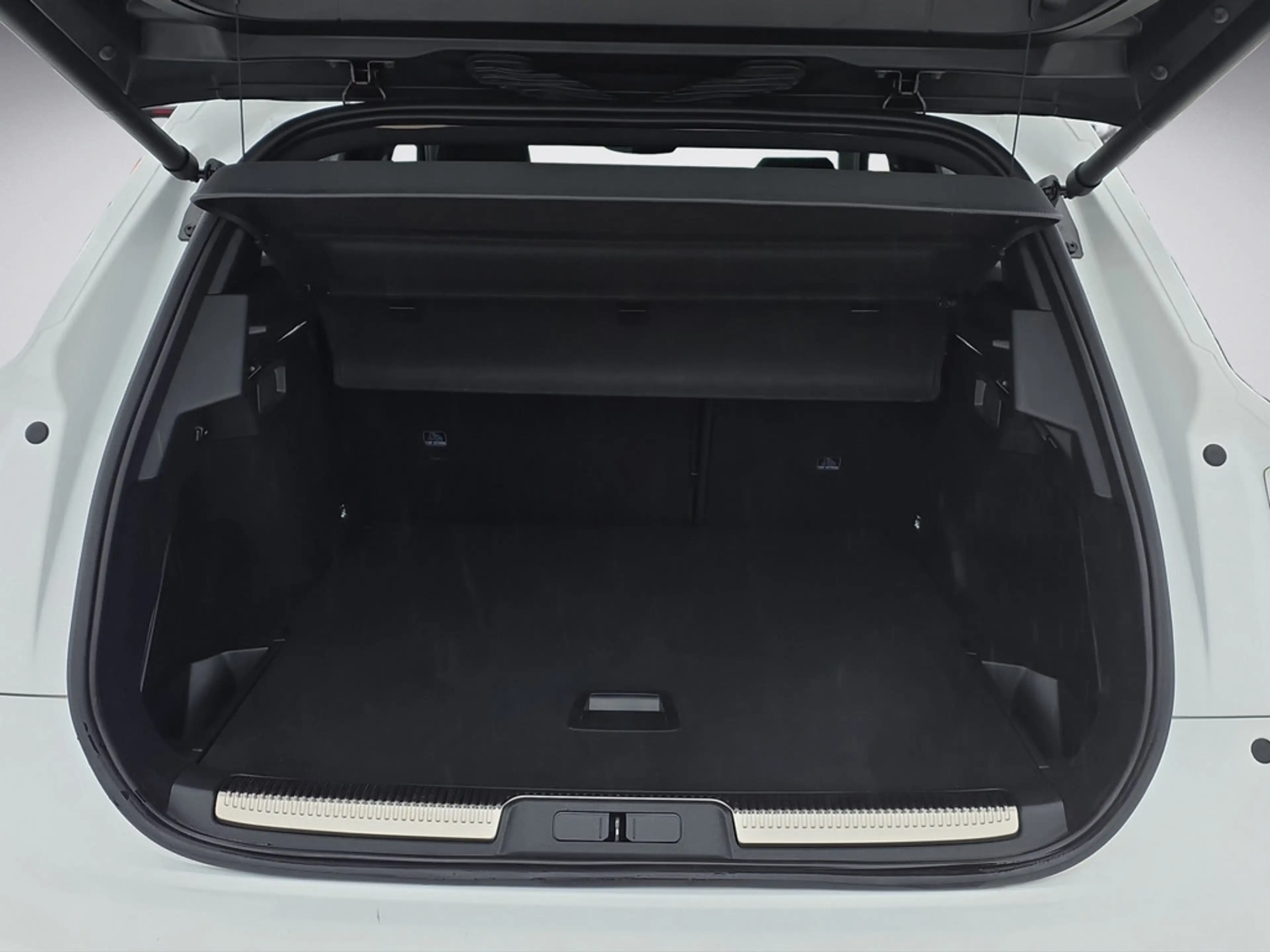 DS Automobiles DS 7 1.6 E-Tense 225 Grand Chic LEDER/PANO — photo 15