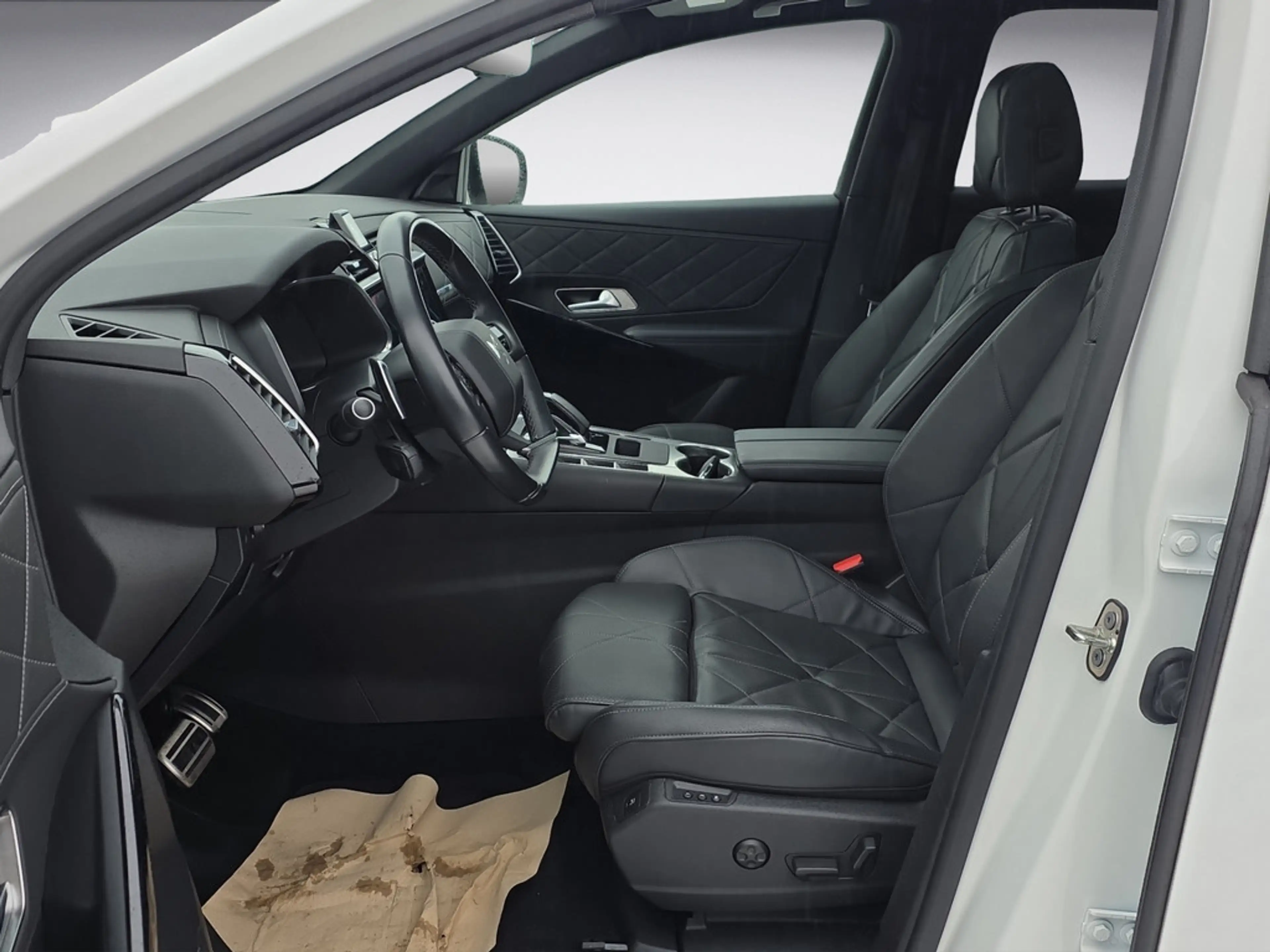 DS Automobiles DS 7 1.6 E-Tense 225 Grand Chic LEDER/PANO — photo 10