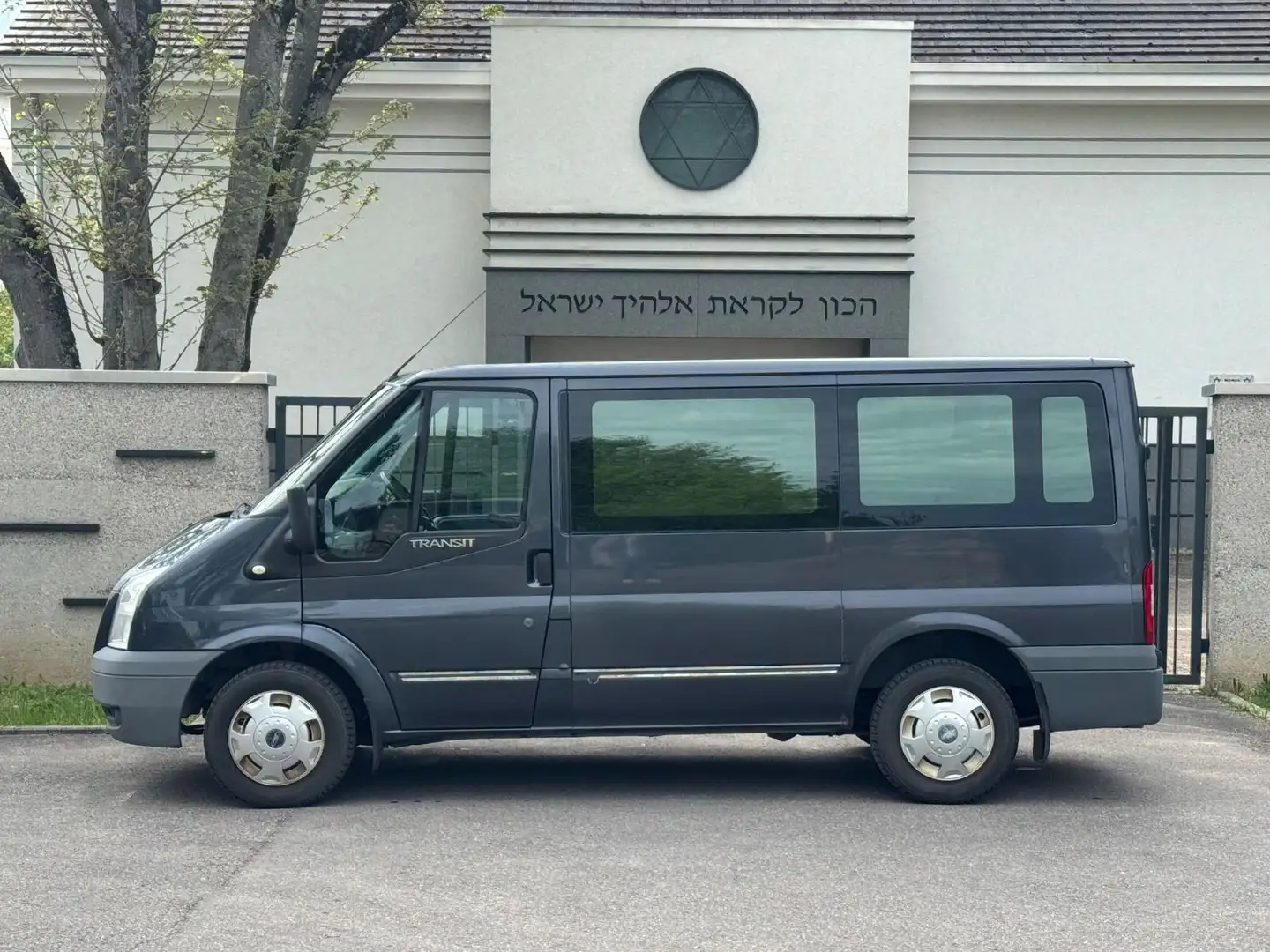 Ford Transit Kombi FT 300 K Trend /9-Sitzer Šedá - 2