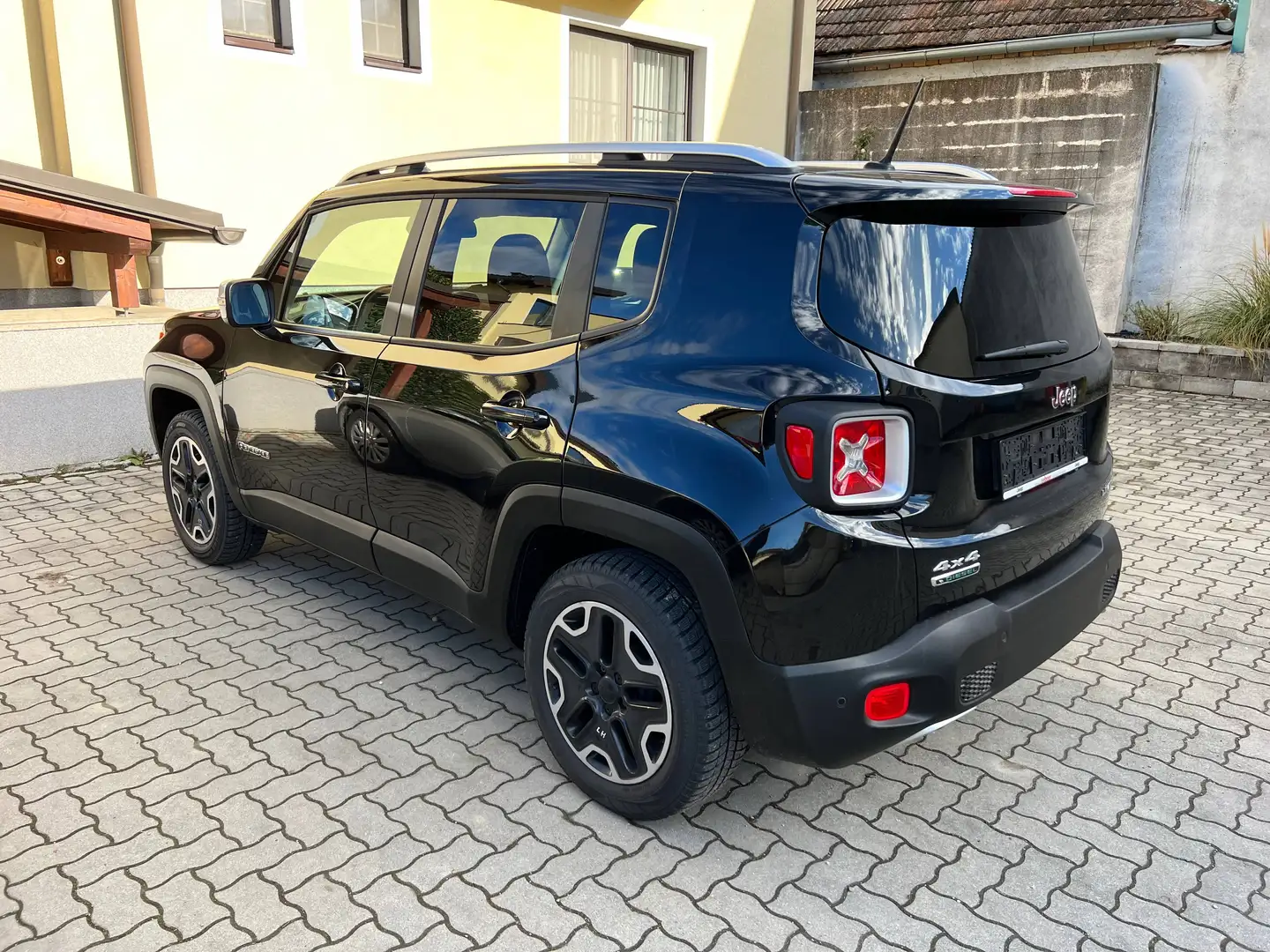 Jeep Renegade Renegade 2,0 MultiJet II 140 Limited AWD Limited Schwarz - 1
