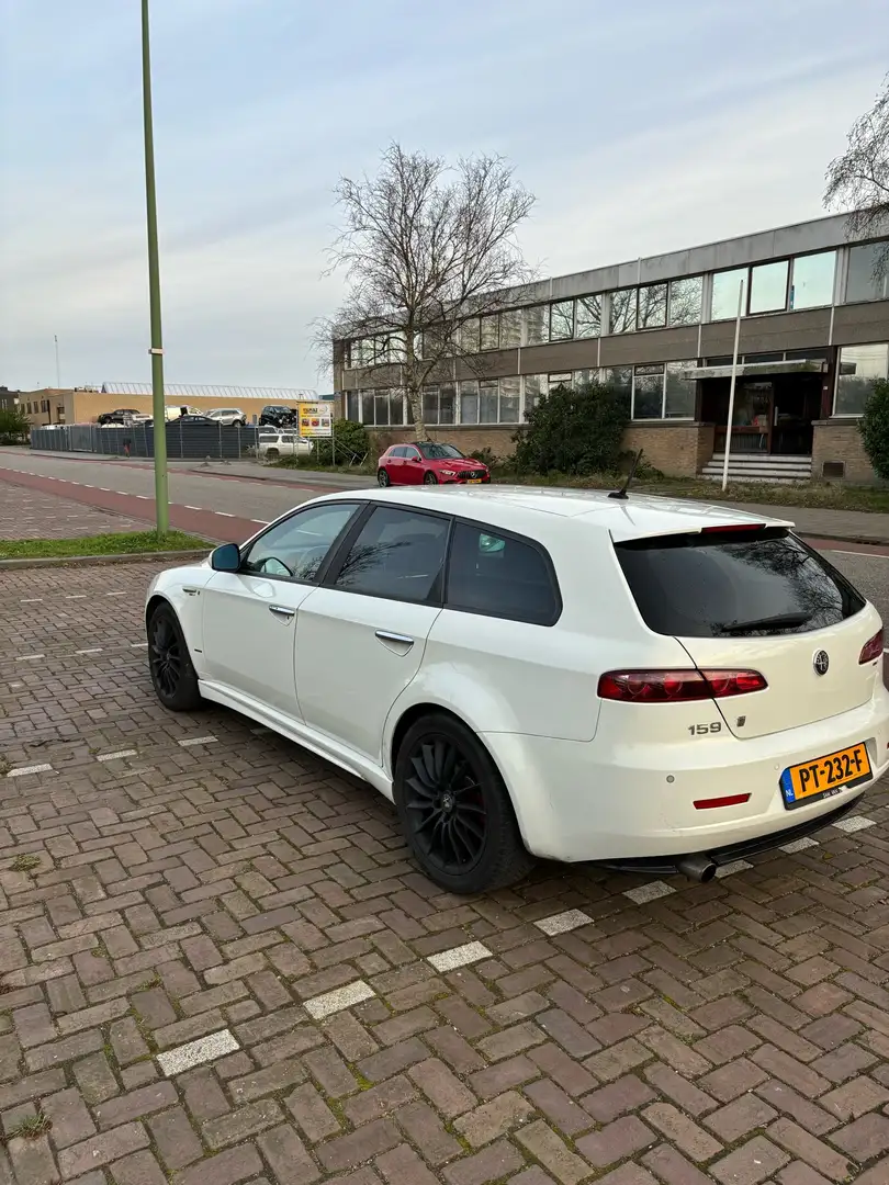 Alfa Romeo 159 Sportwagon 2.0 JTDM 16V DPF Bílá - 2