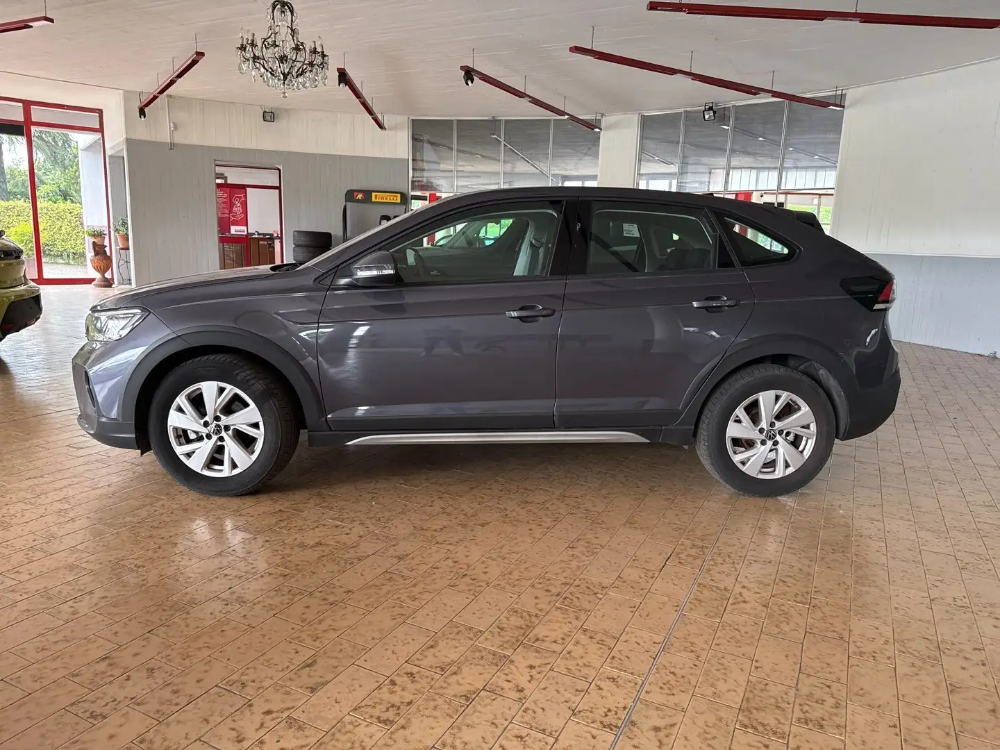 Volkswagen Taigo 1.0 TSI LIFE 110 cv Gris - 2