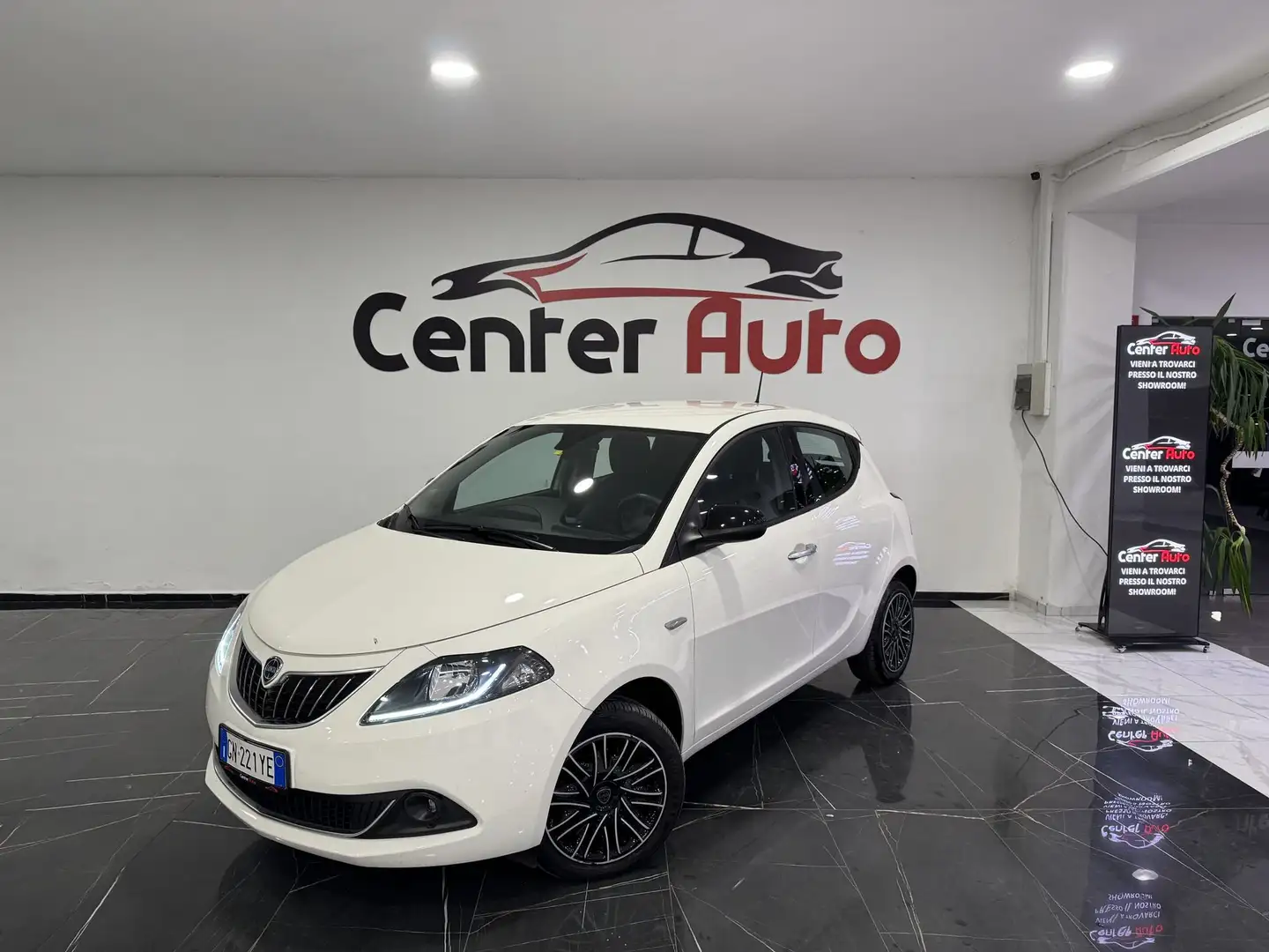 Lancia Ypsilon Ypsilon 1.0 FireFly 5 porte S&S Hybrid Gold Plus - 1