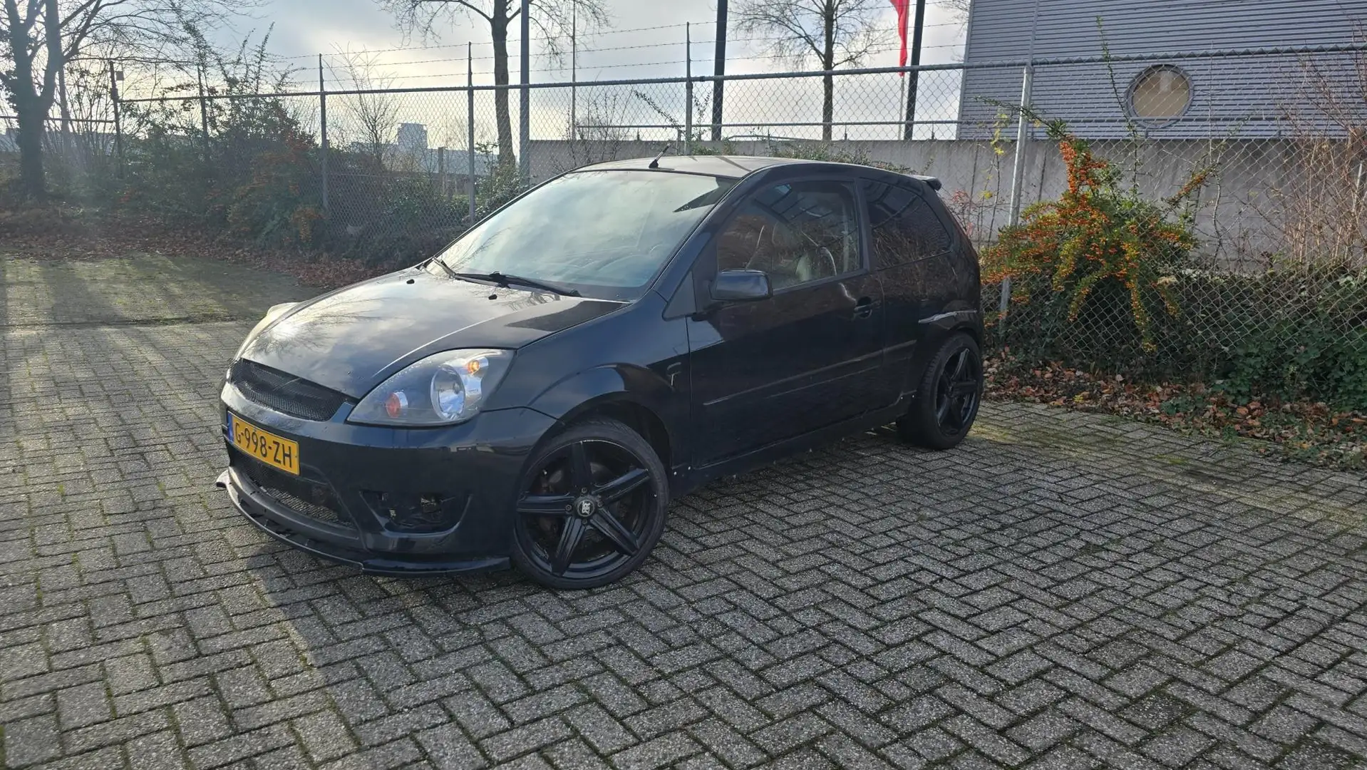 Ford Fiesta 2.0-16V ST Чёрный - 1